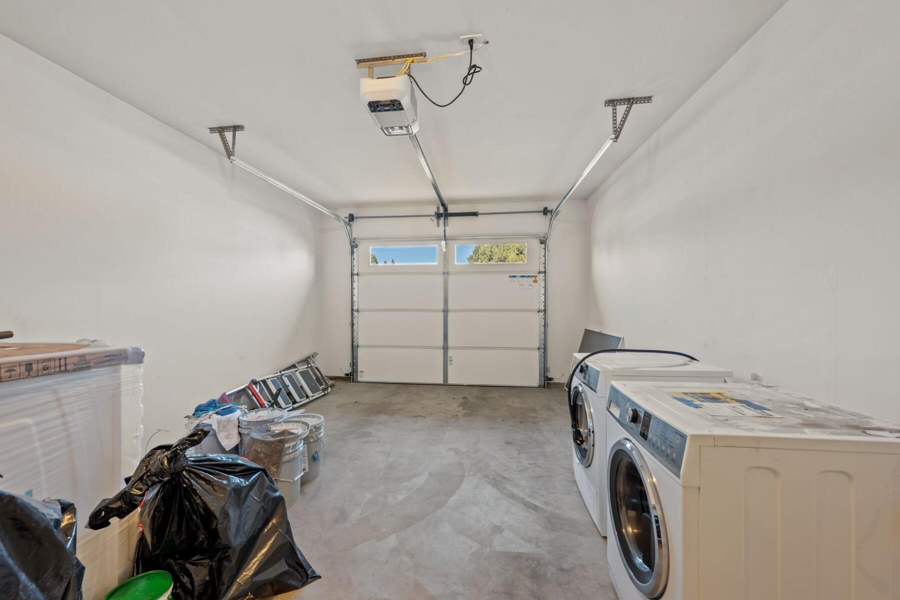 2300 NE Holliday Avenue, UNIT 1