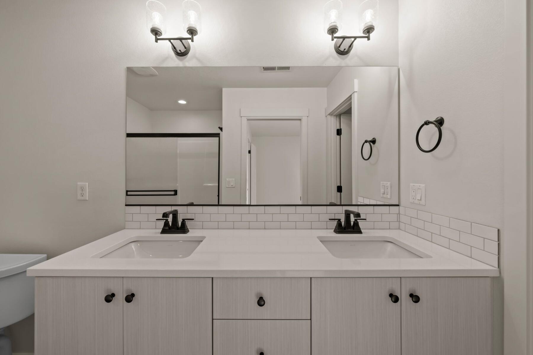 2300 NE Holliday Avenue, UNIT 1