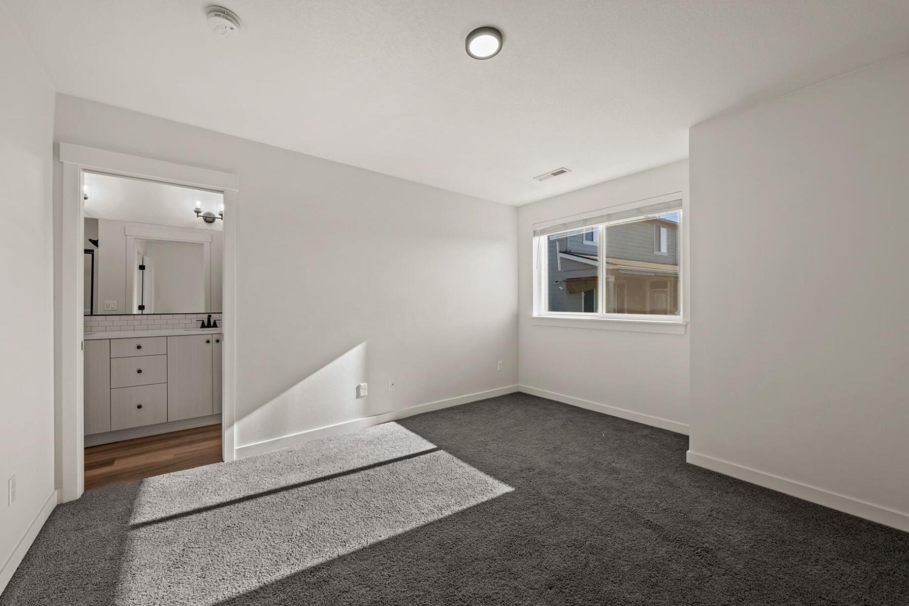 2300 NE Holliday Avenue, UNIT 1