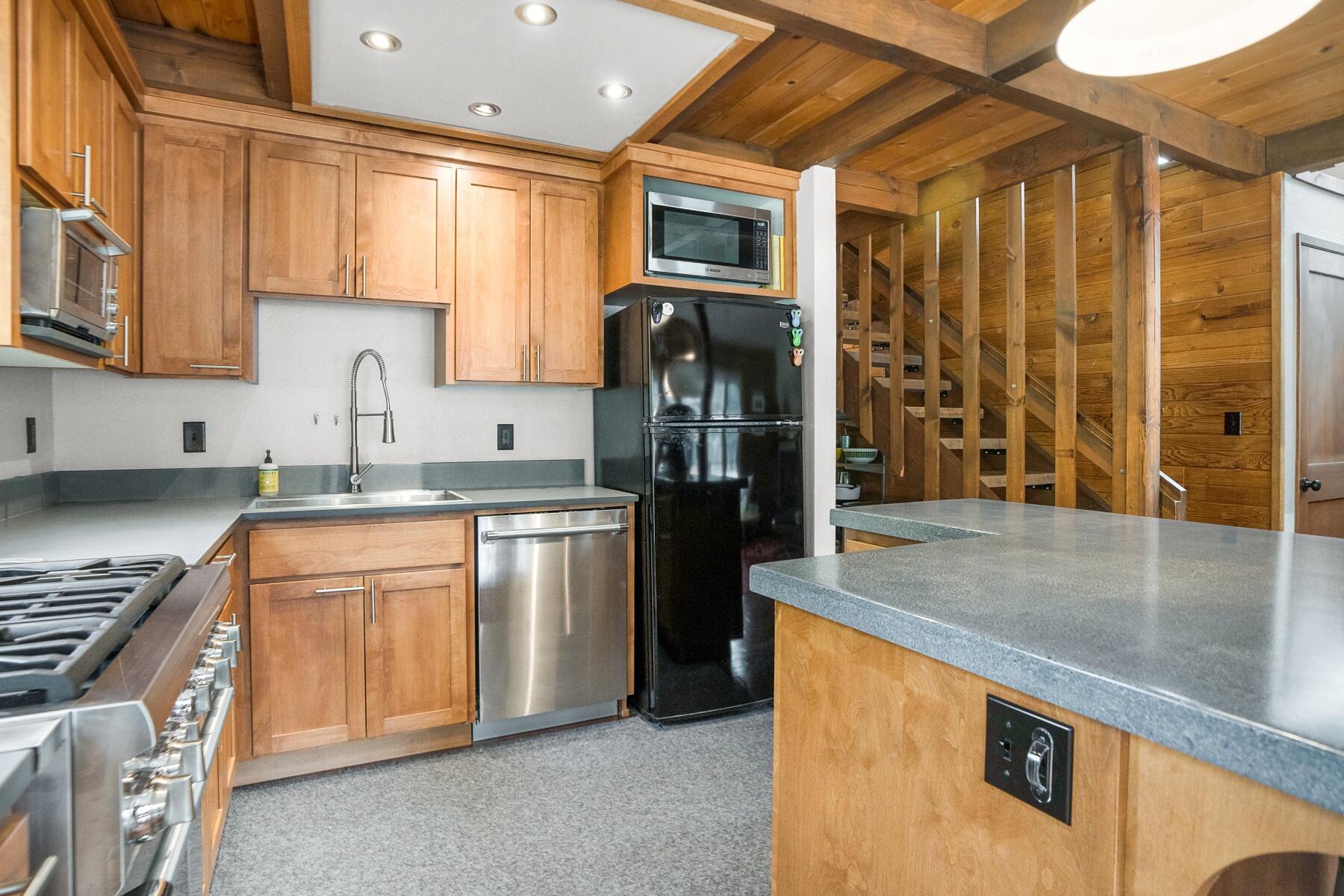 17704 Plover Lane, 16