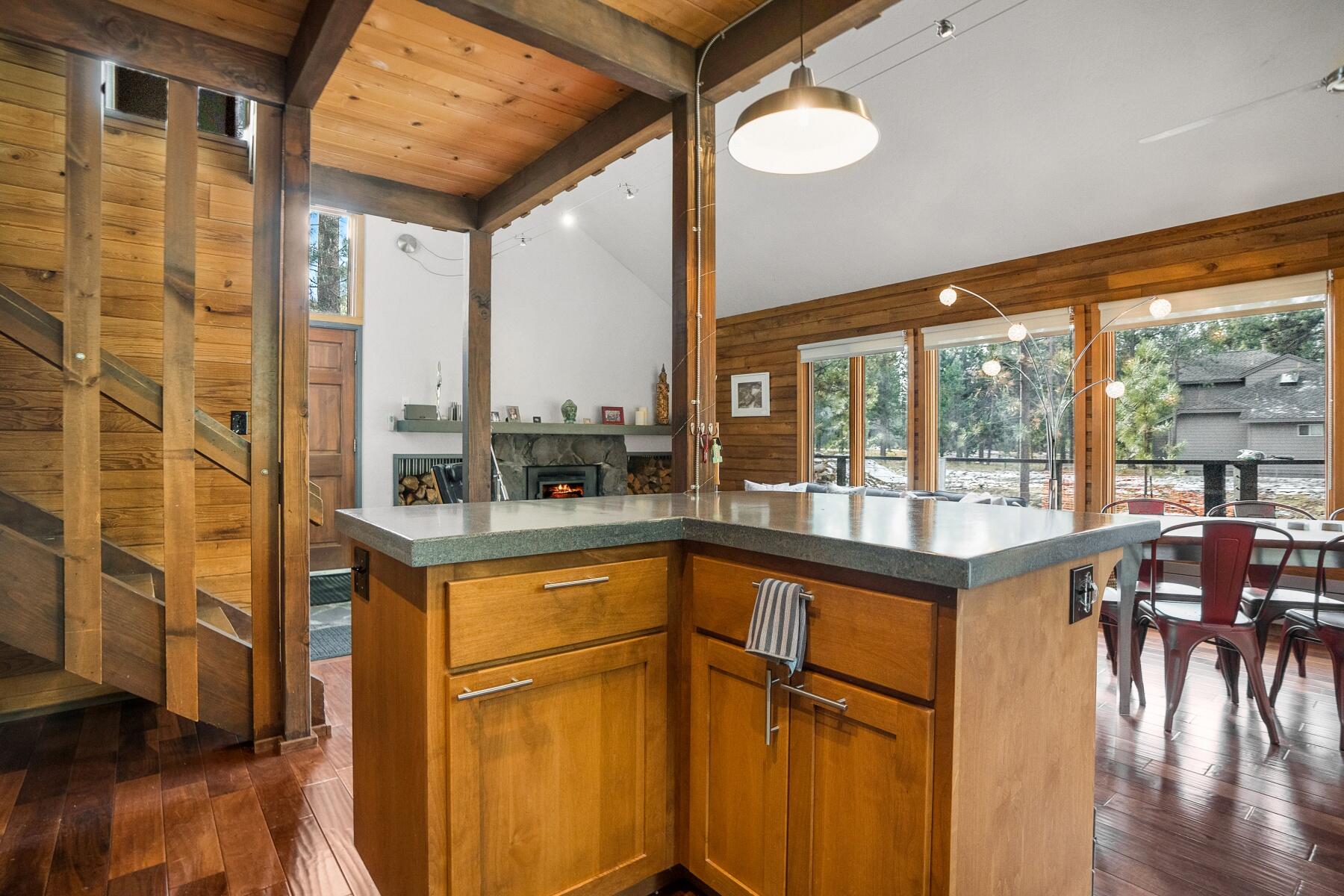 17704 Plover Lane, 16