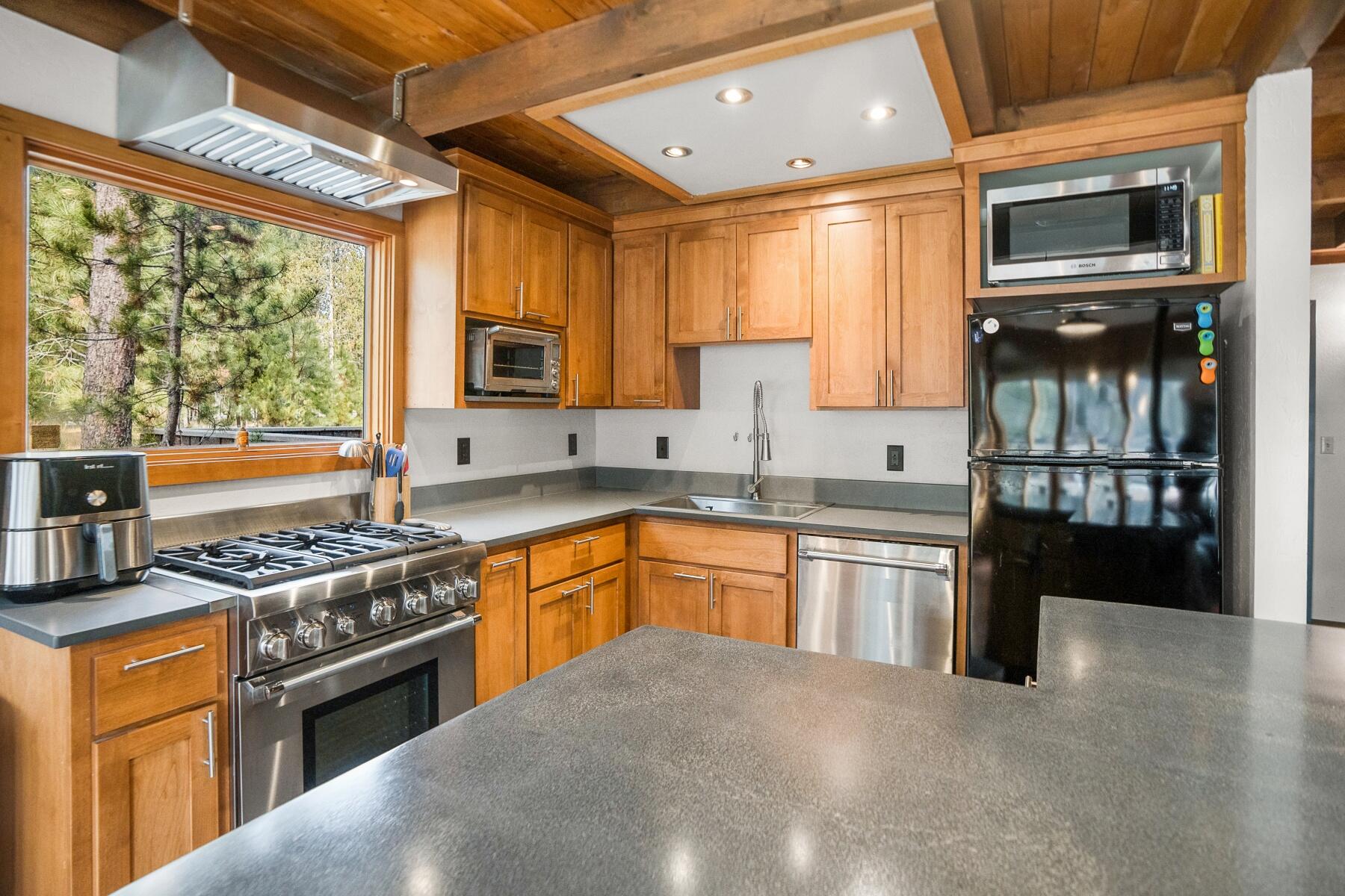 17704 Plover Lane, 16