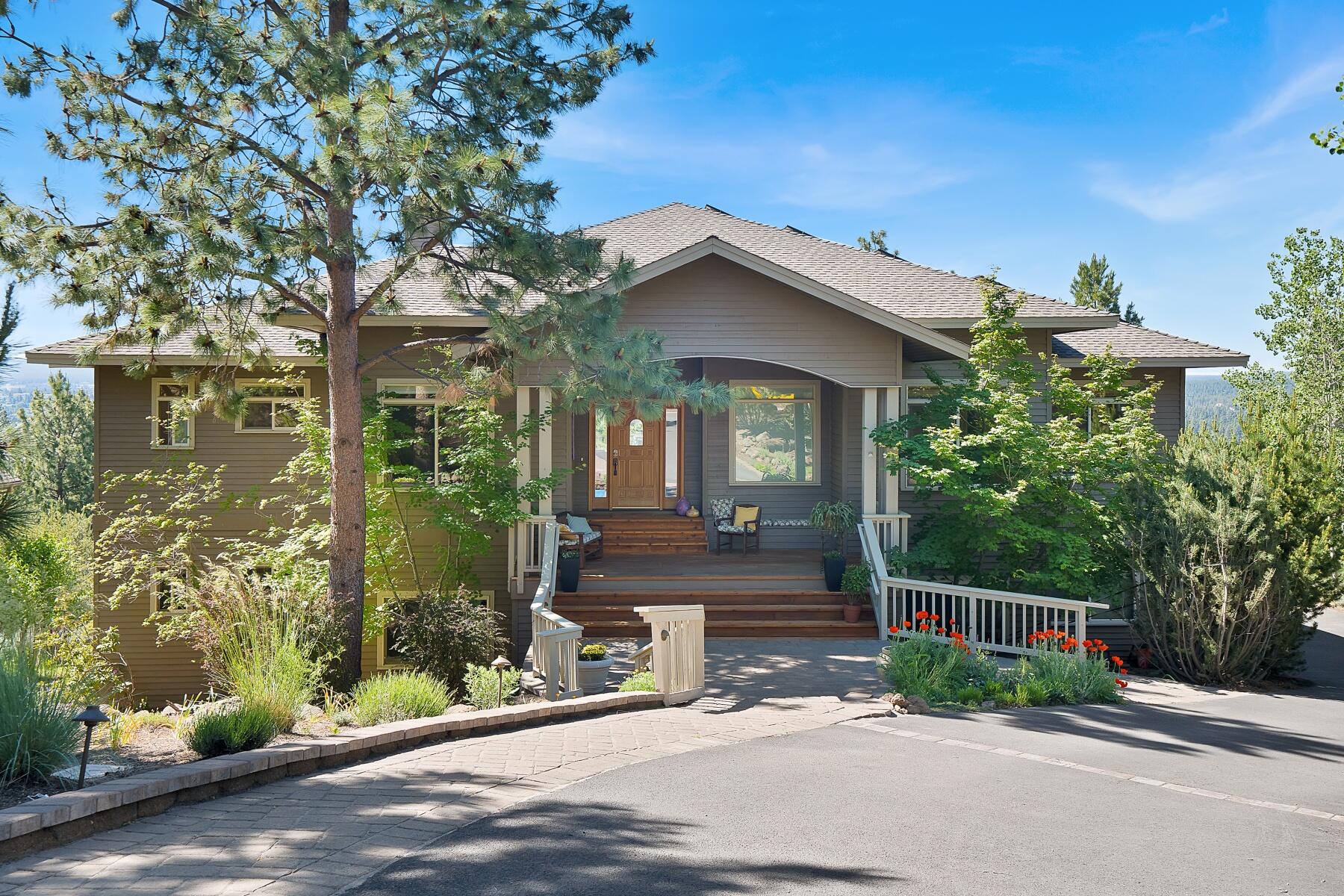 833 NW Stonepine Drive