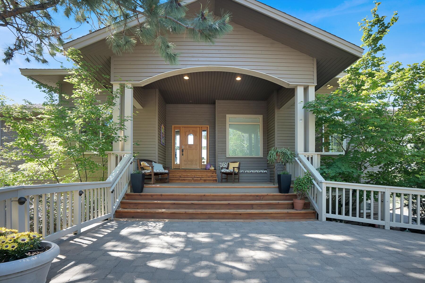 833 NW Stonepine Drive