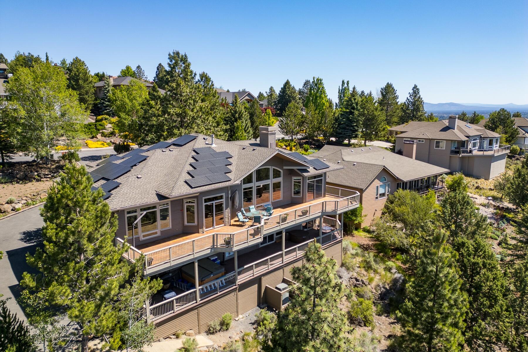 833 NW Stonepine Drive