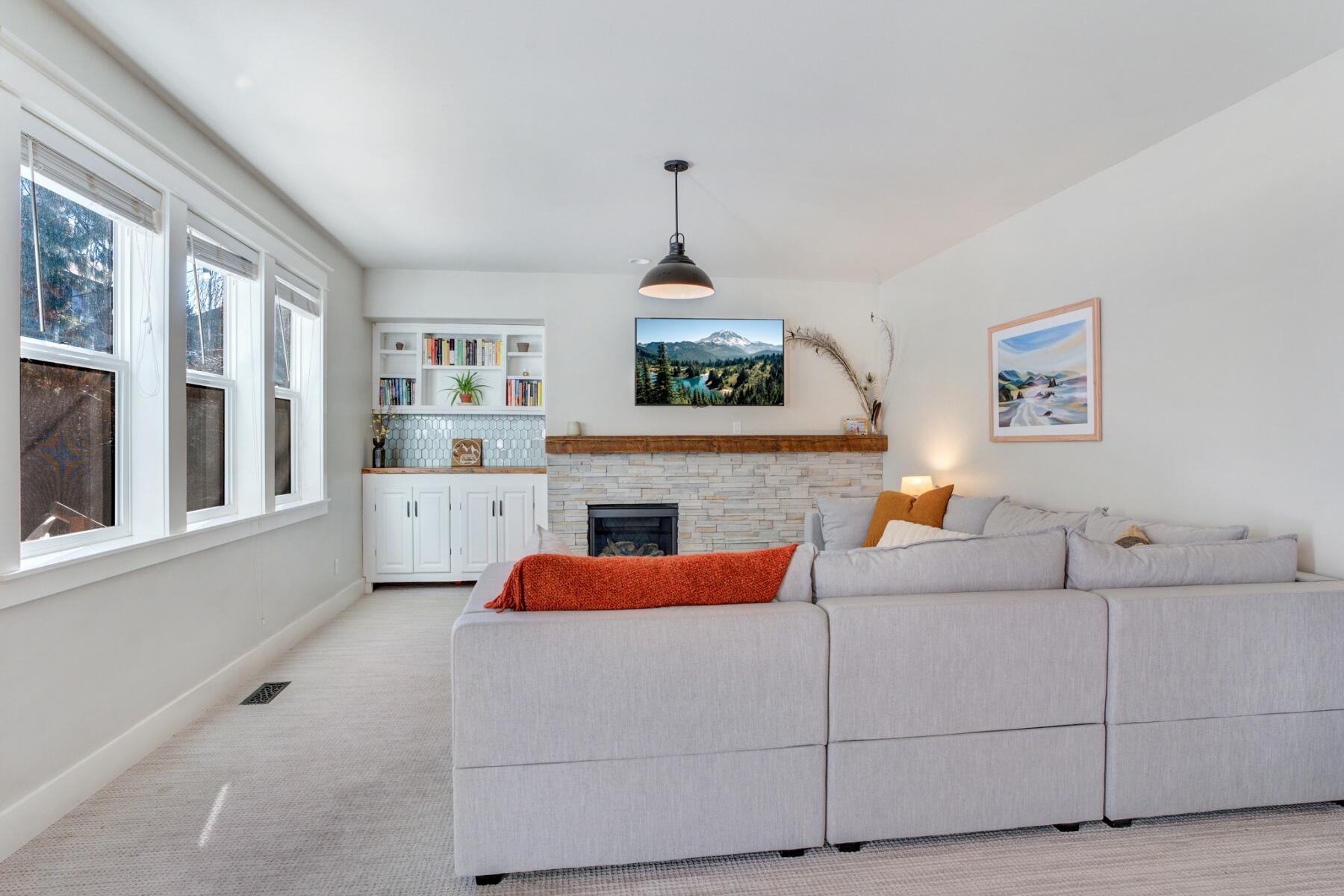 60968 Snowberry Place