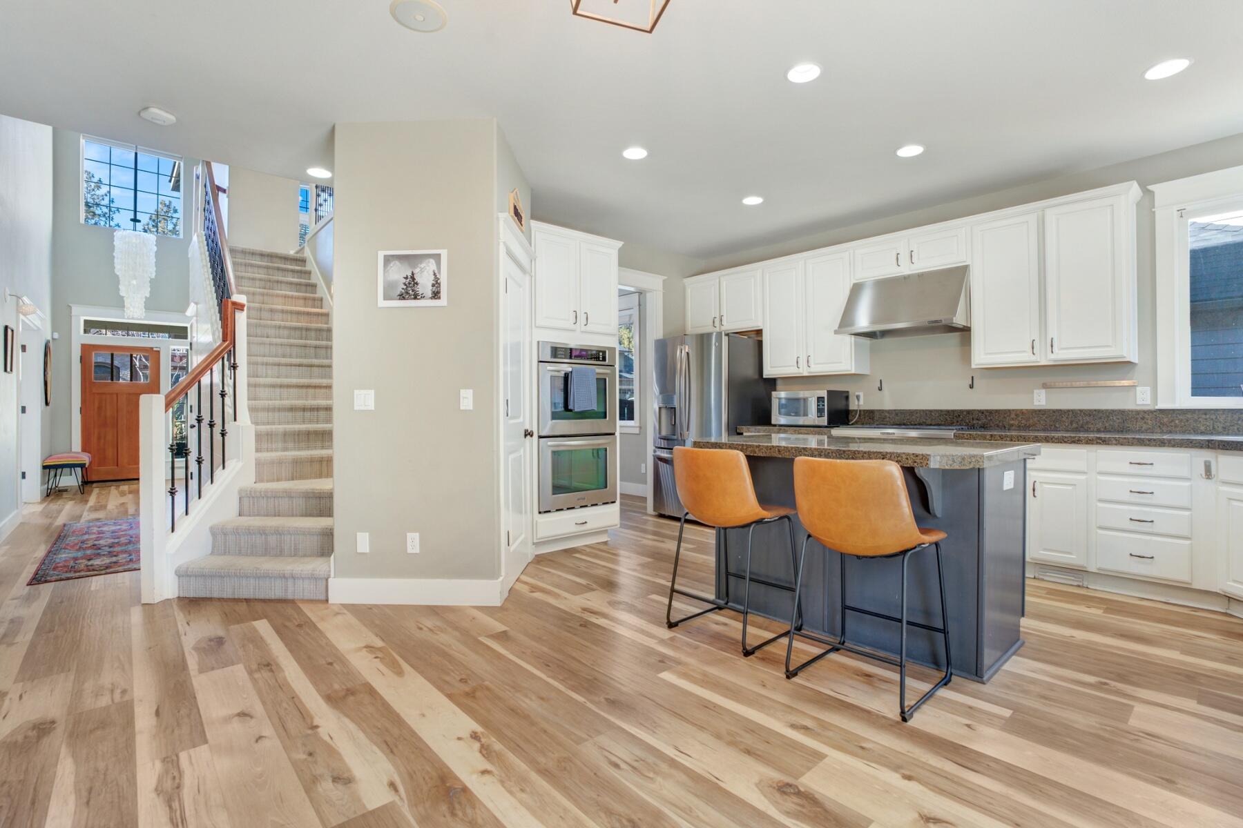 60968 Snowberry Place