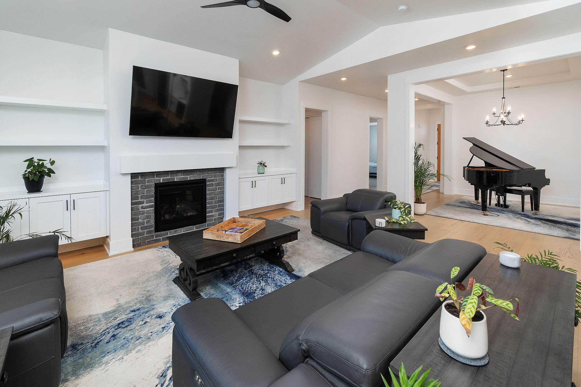 2077 NW Lobinie Court