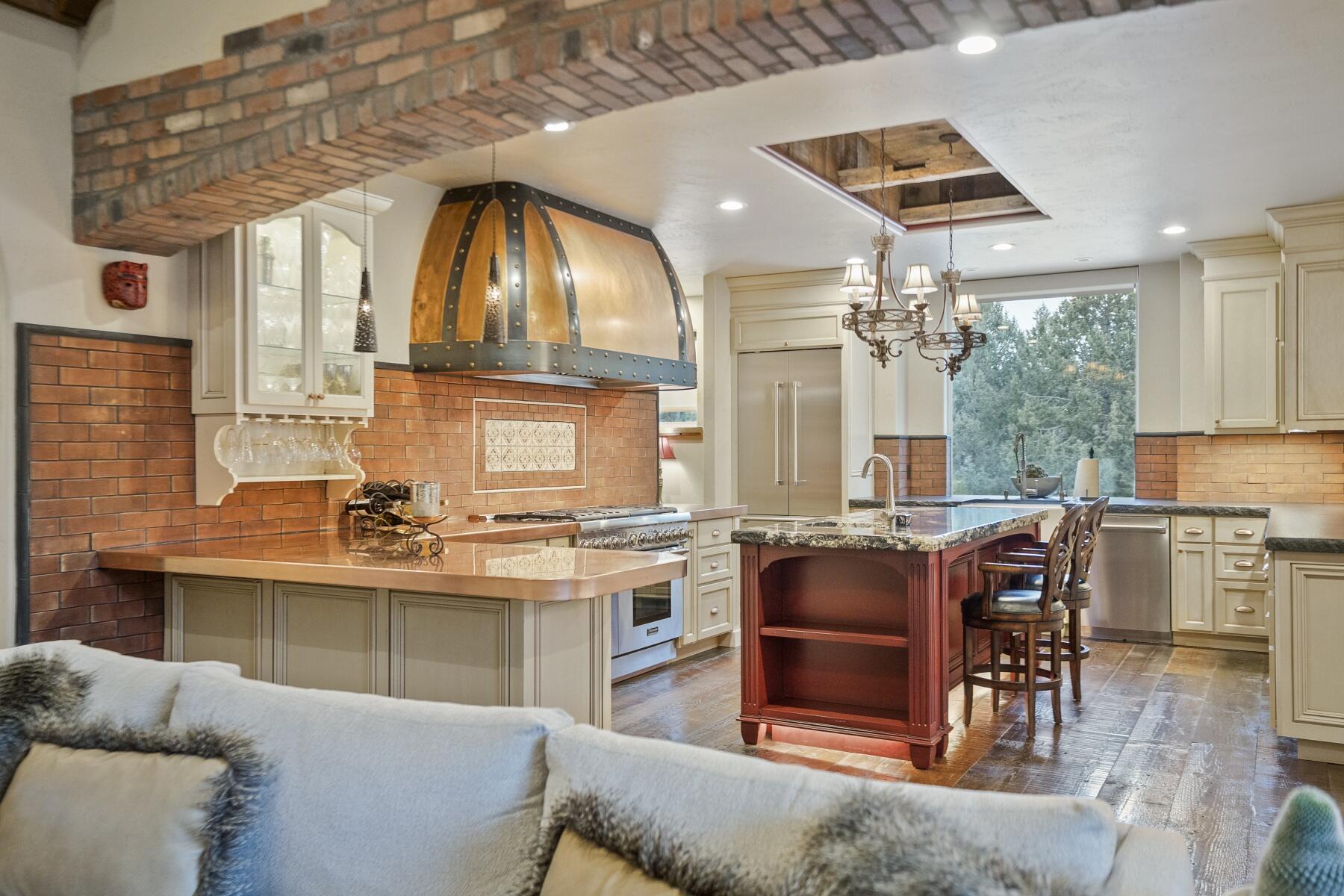 2667 NW Hilton Court