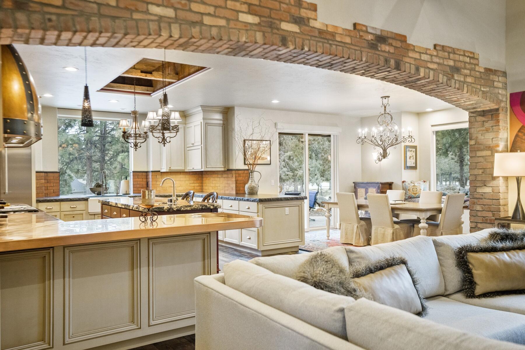 2667 NW Hilton Court