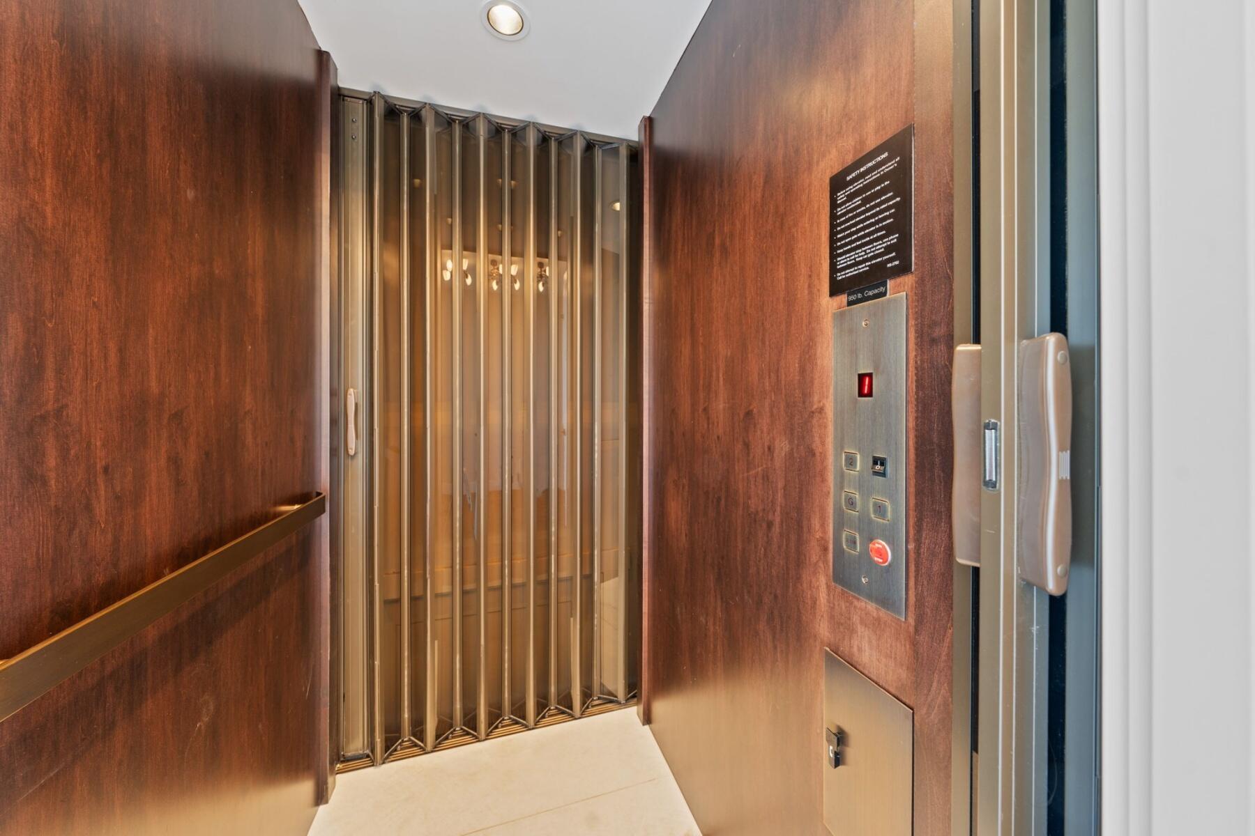 3334 NW Fairway Heights Drive