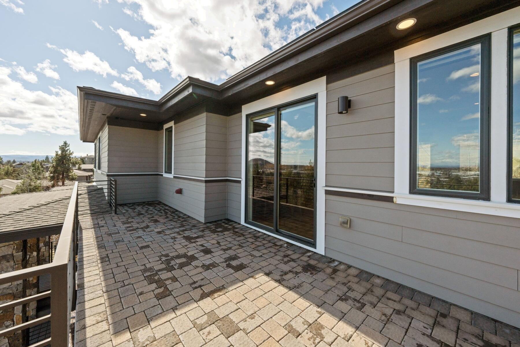 3334 NW Fairway Heights Drive