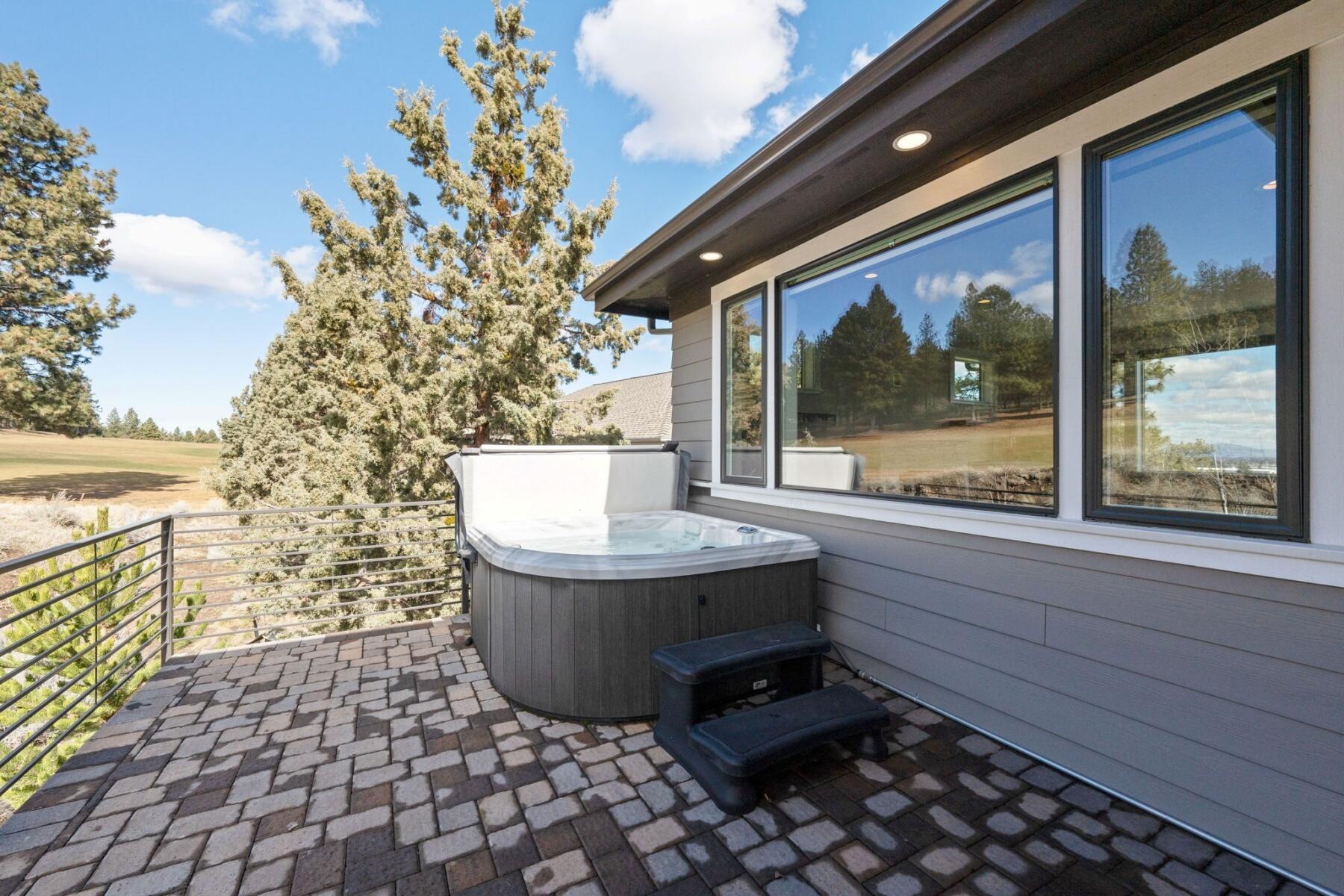 3334 NW Fairway Heights Drive