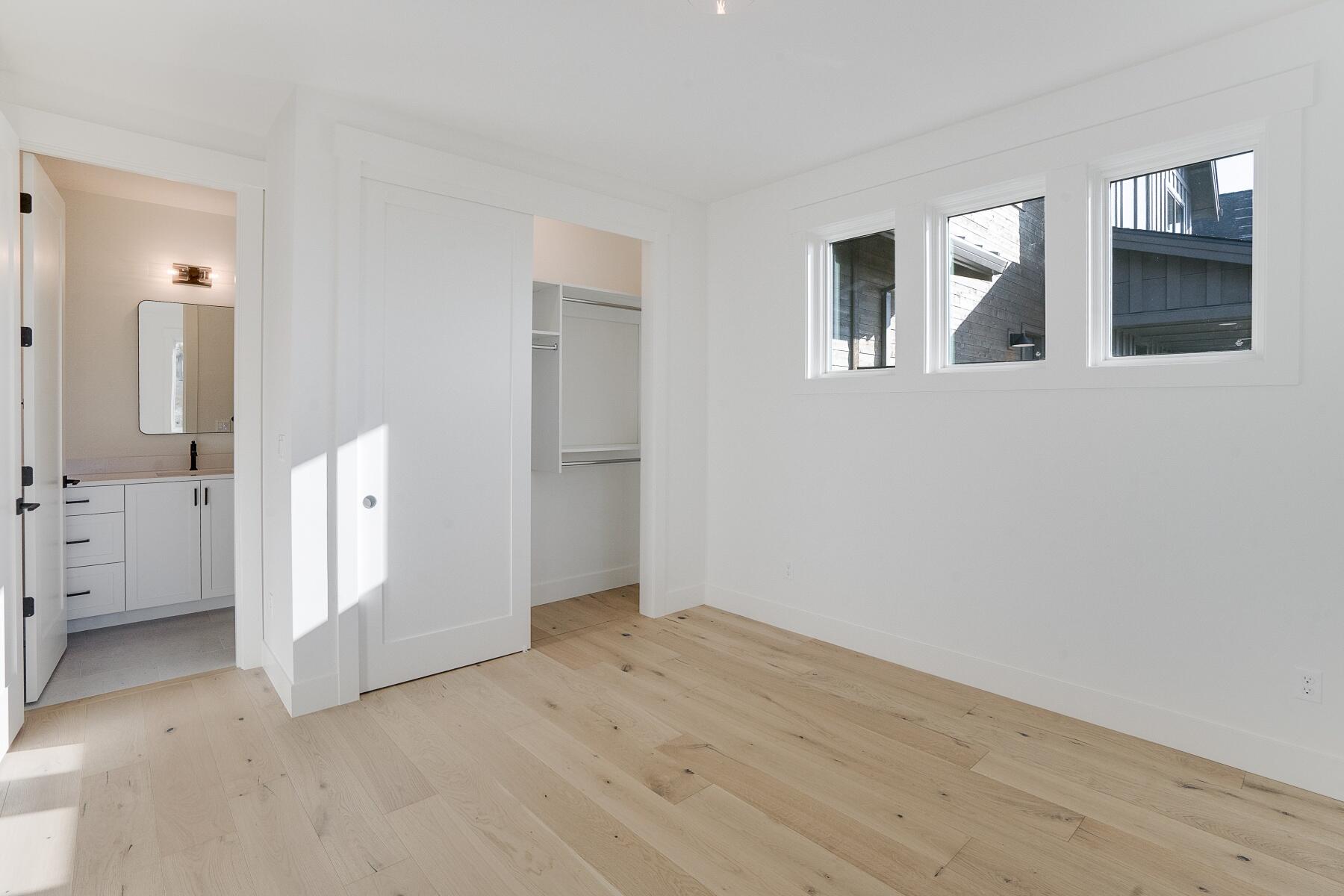 61295 Storms Court, 42