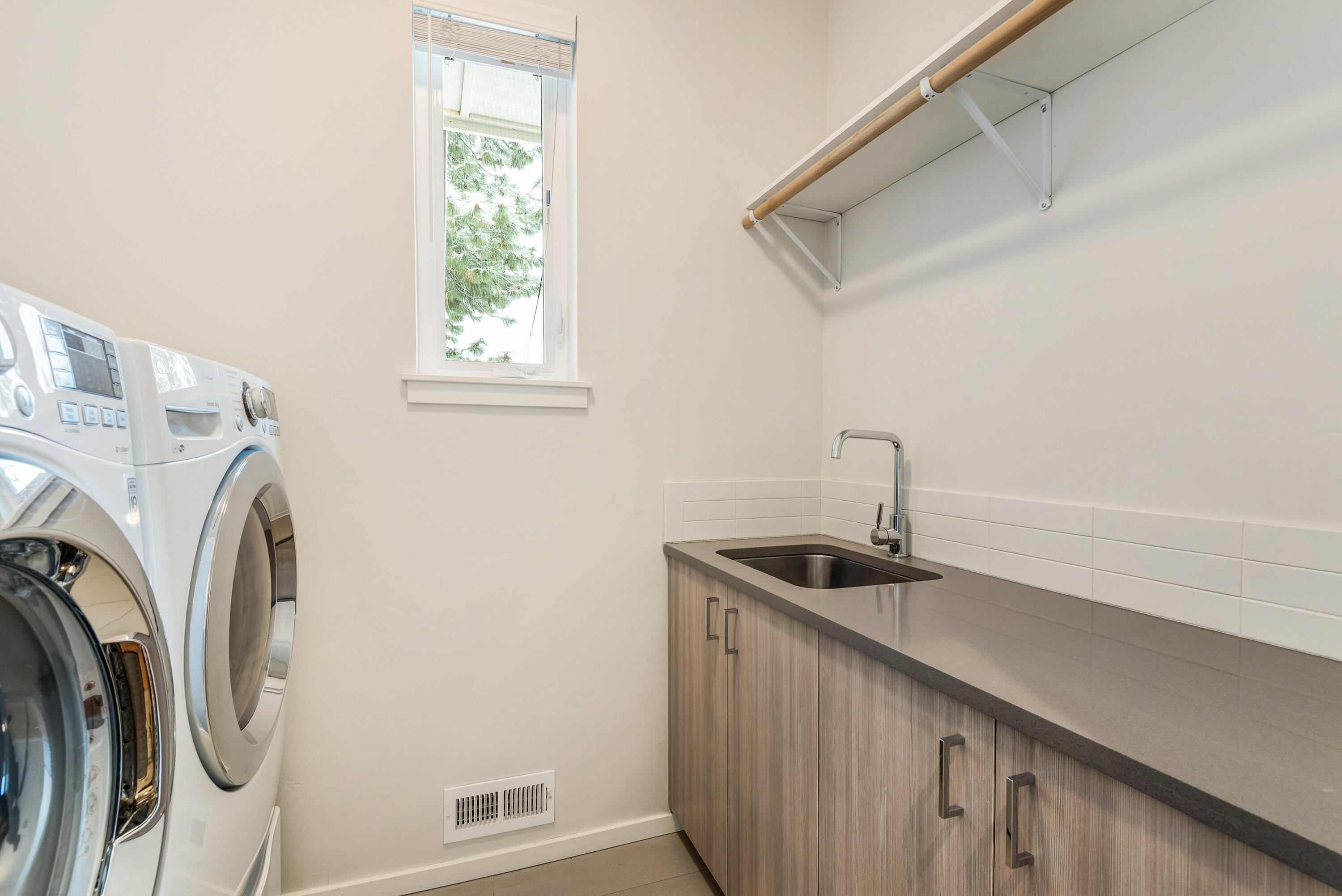 1726 NW Fields Street