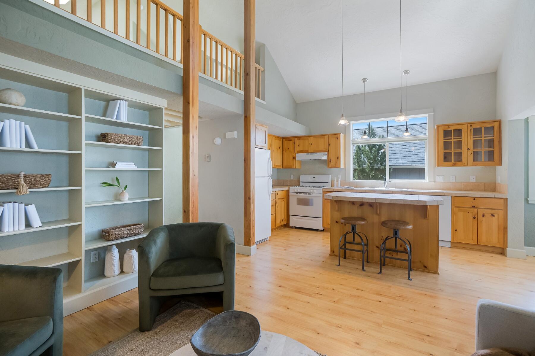 1940 NW Monterey Pines Drive, UNIT 12