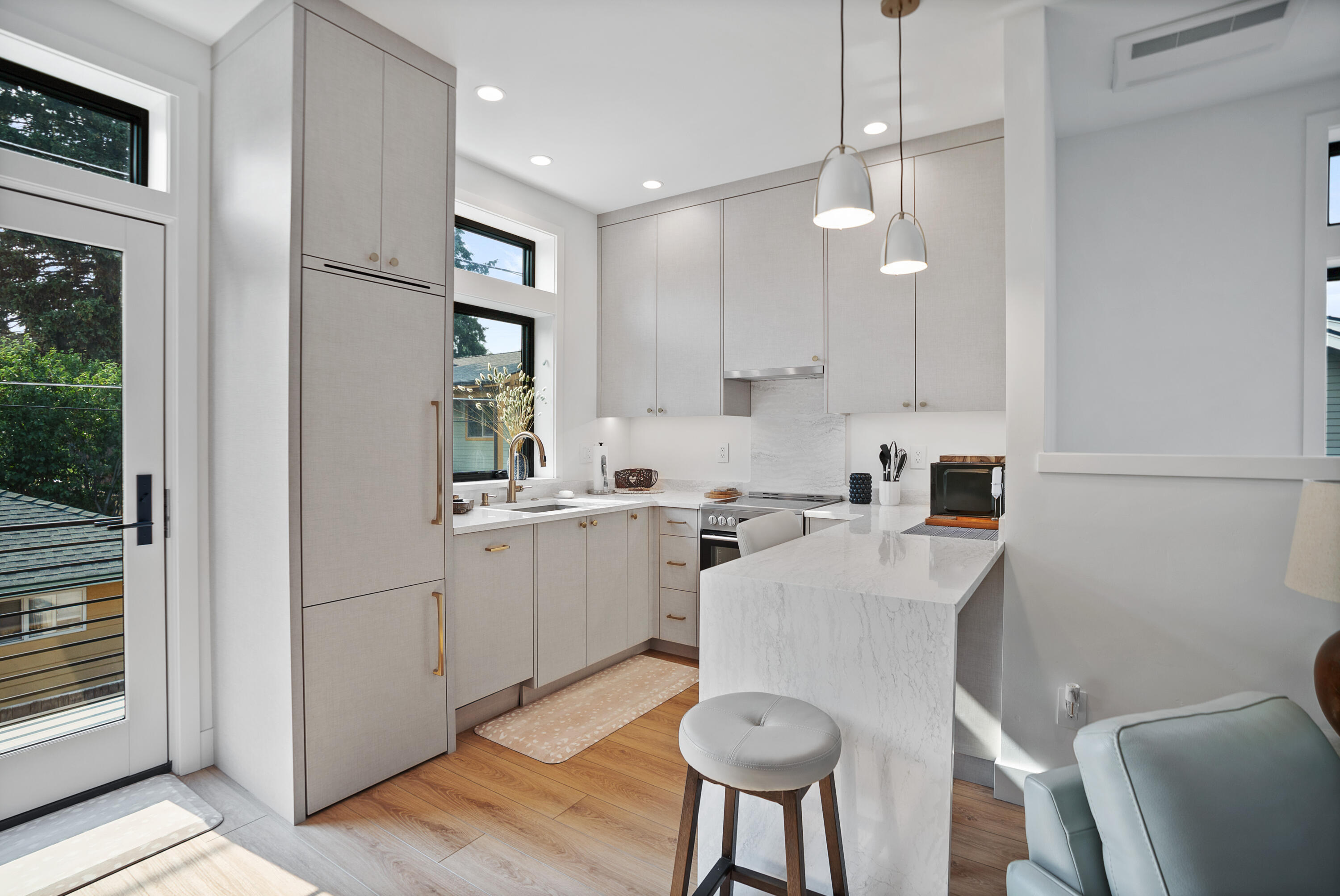 337 NW Columbia Street, 1 & 2