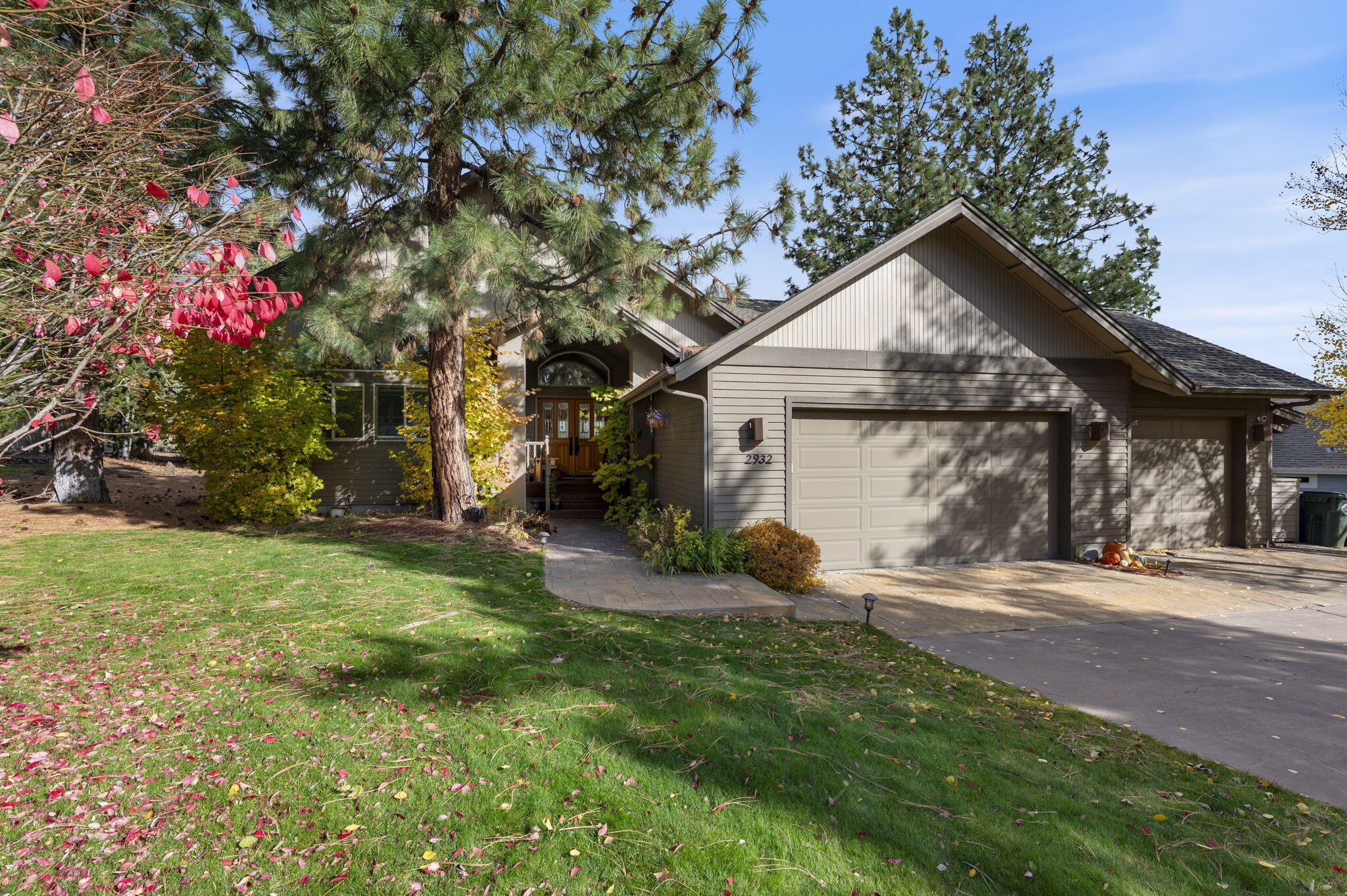 2932 NW Fairway Heights Drive