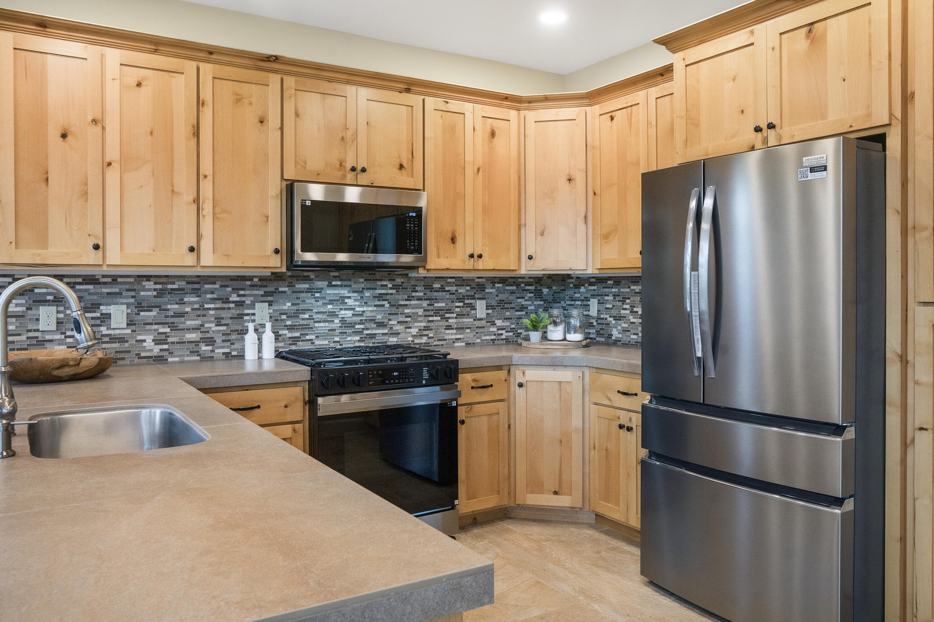 2598 NW Awbrey Point Circle