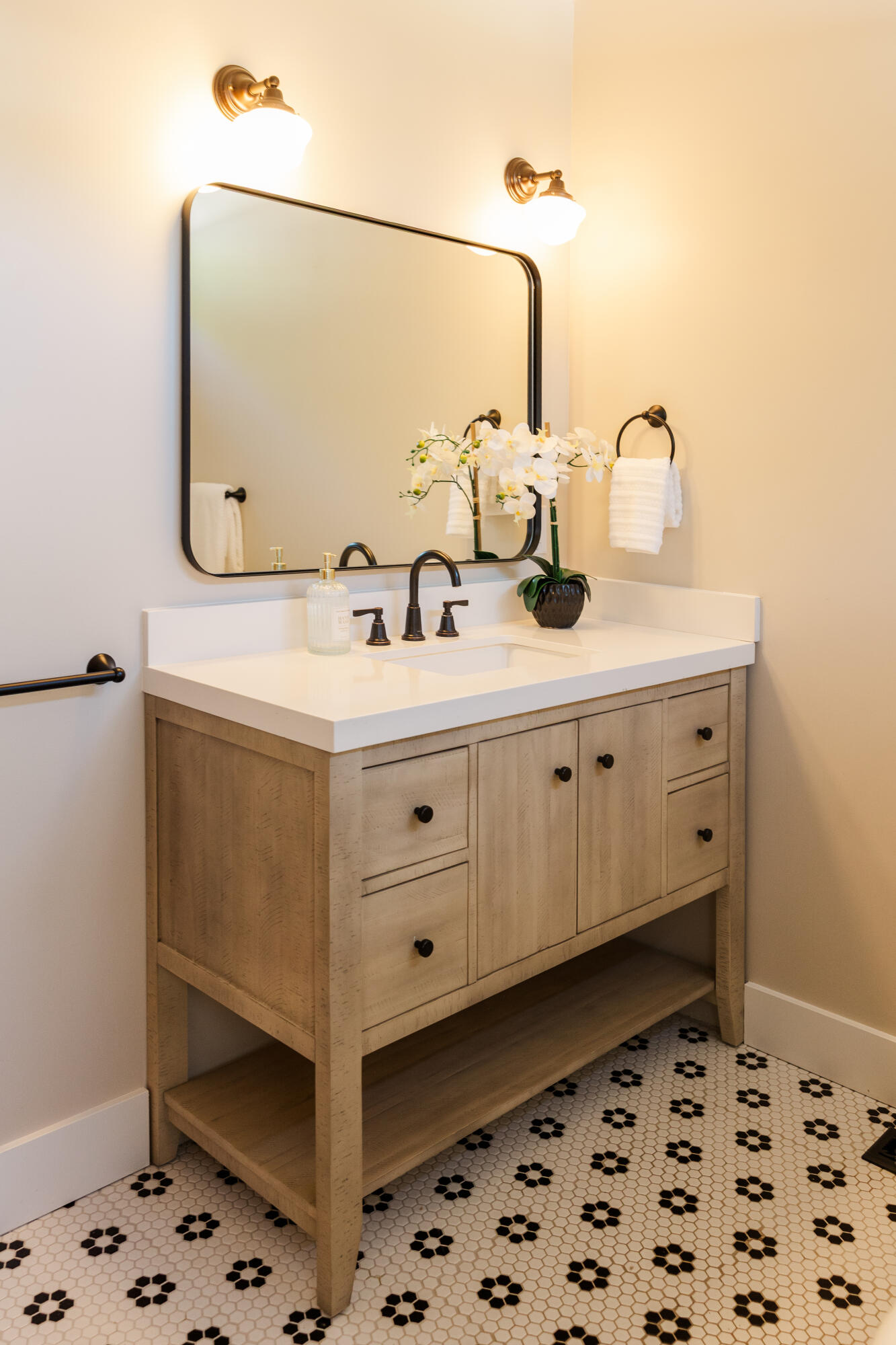 621 NW Delaware Avenue