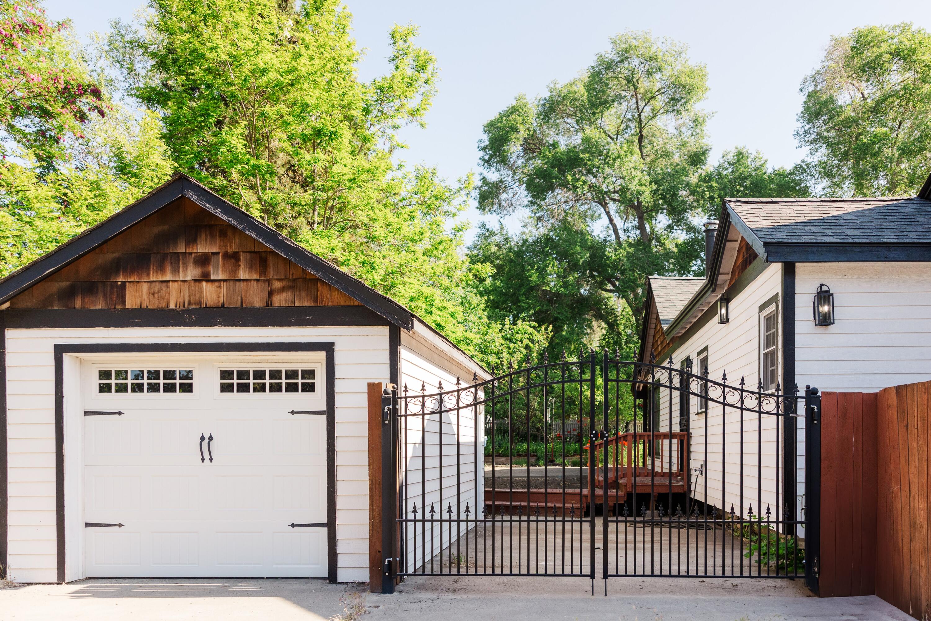 621 NW Delaware Avenue