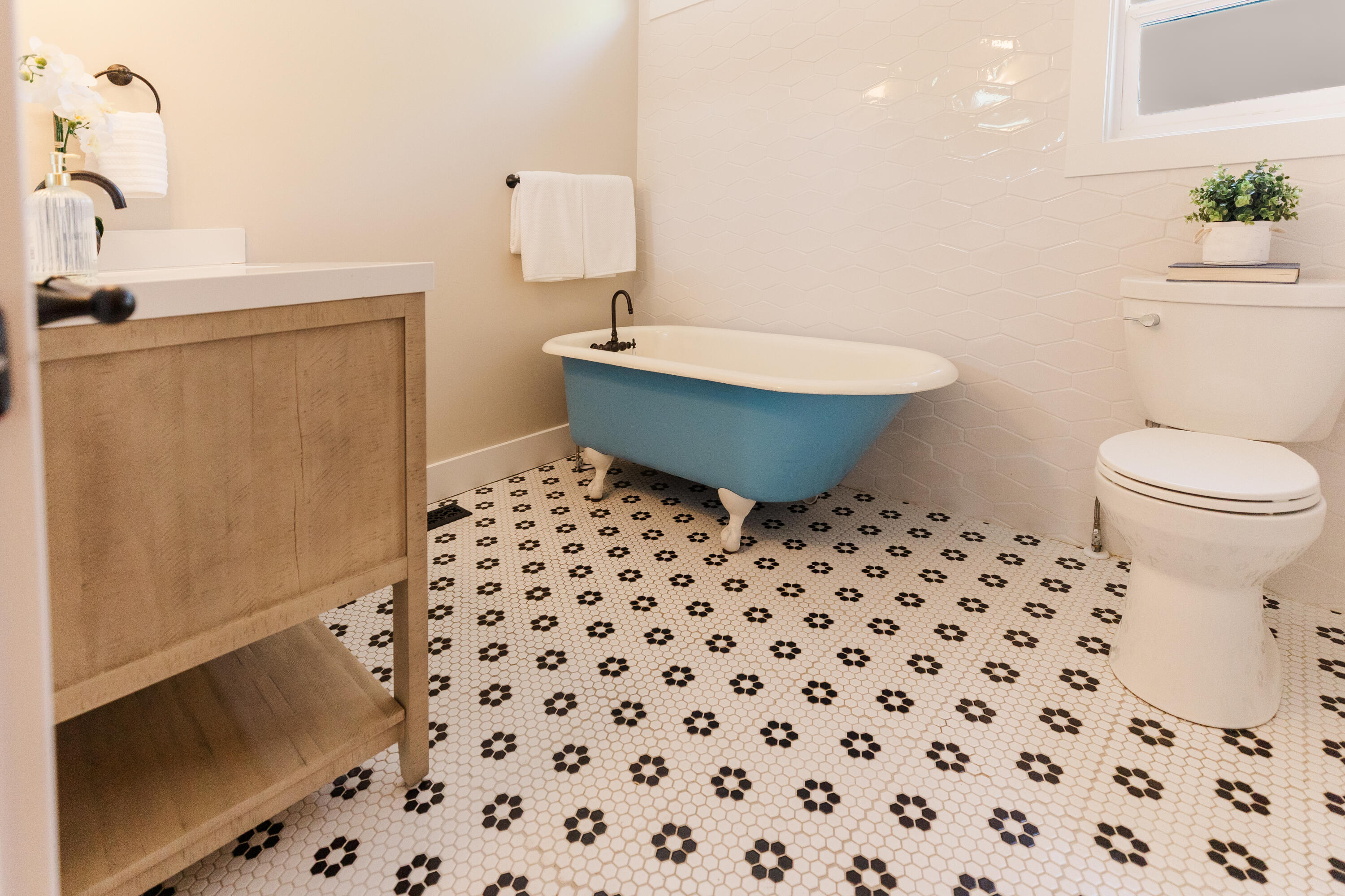 621 NW Delaware Avenue