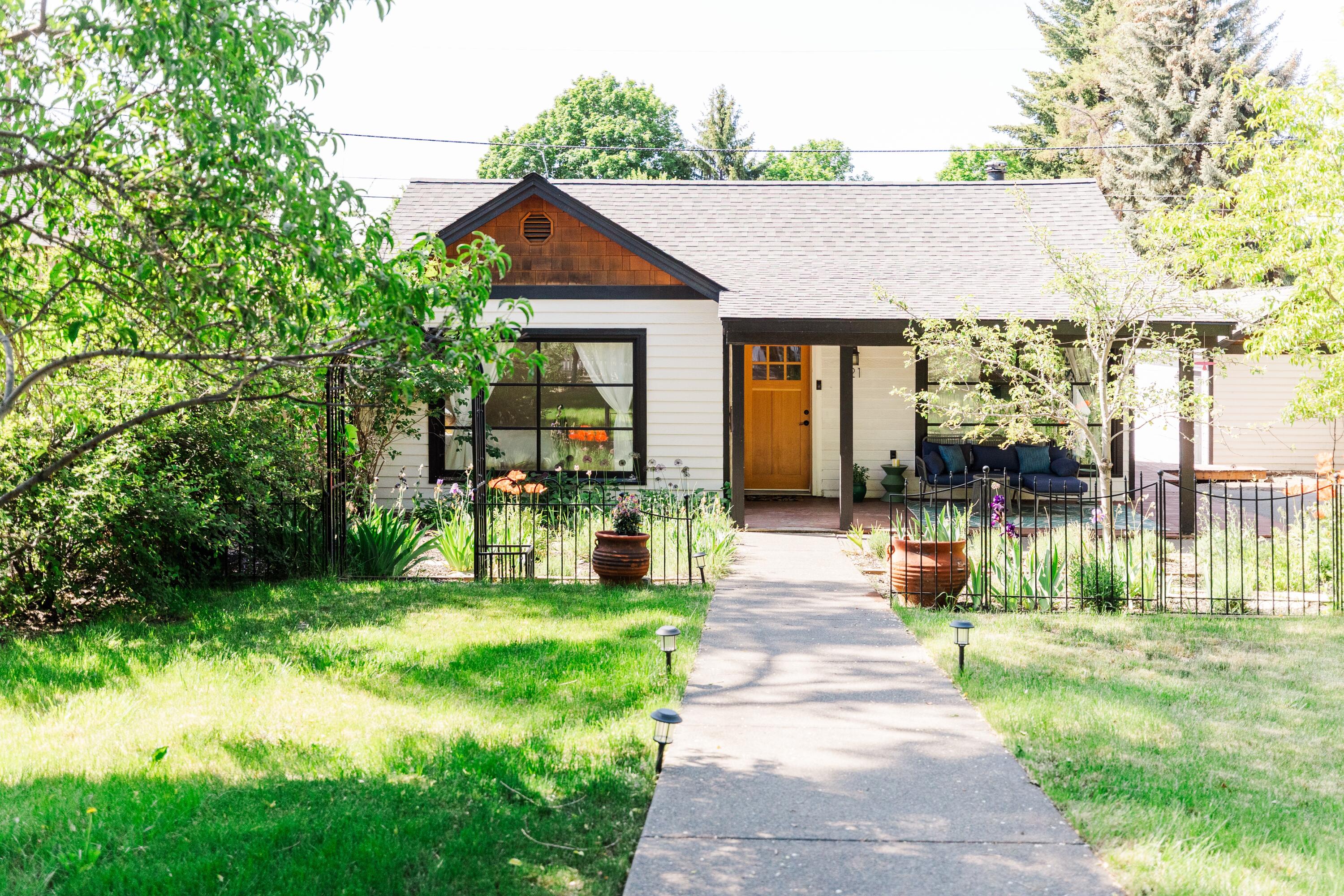 621 NW Delaware Avenue