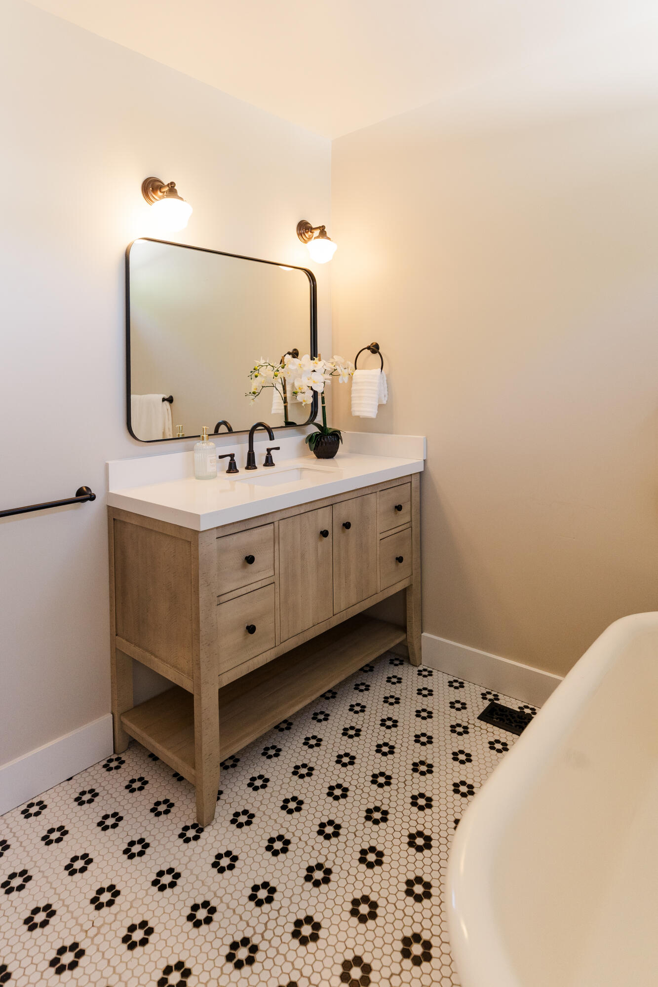 621 NW Delaware Avenue