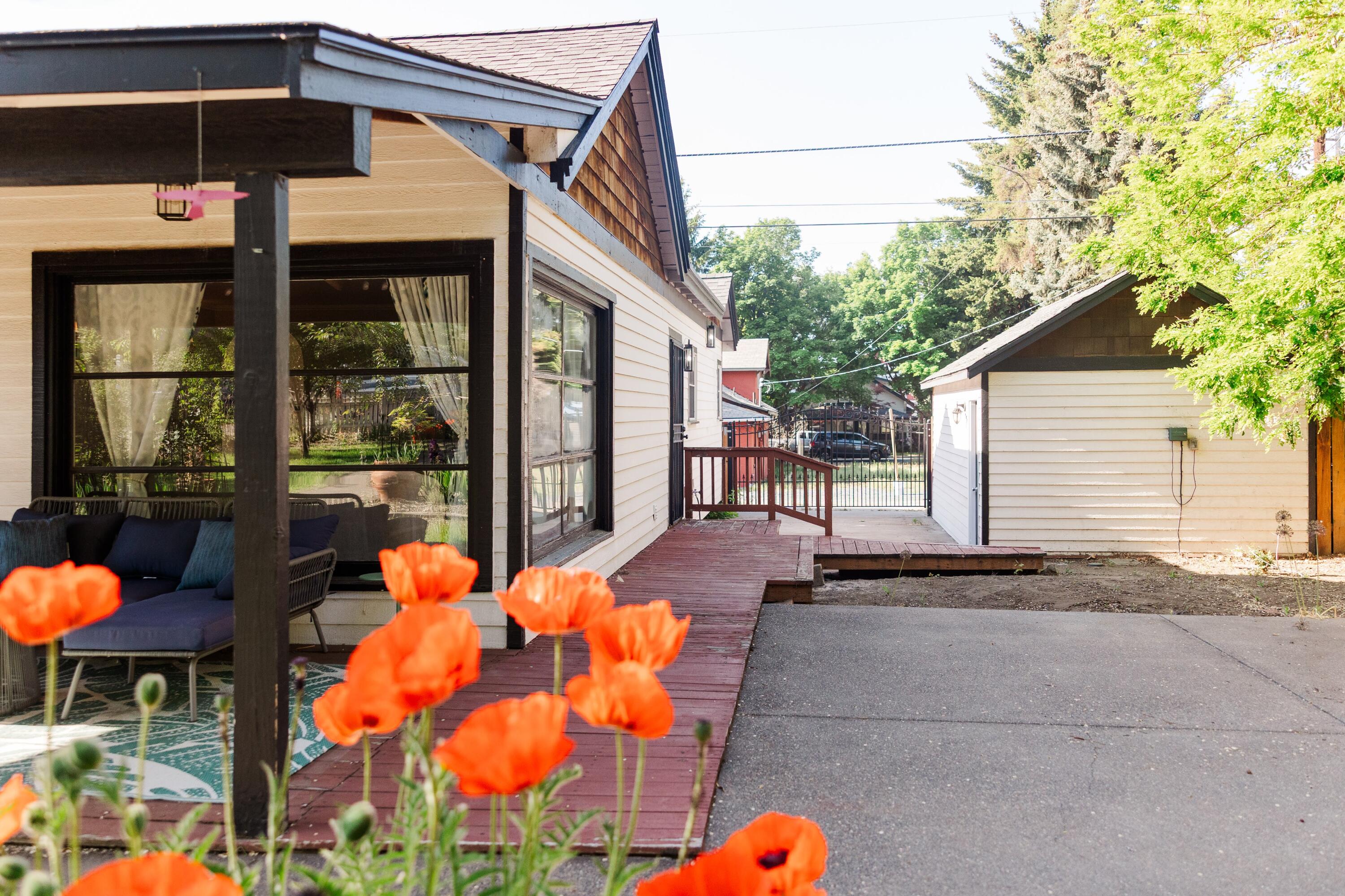 621 NW Delaware Avenue