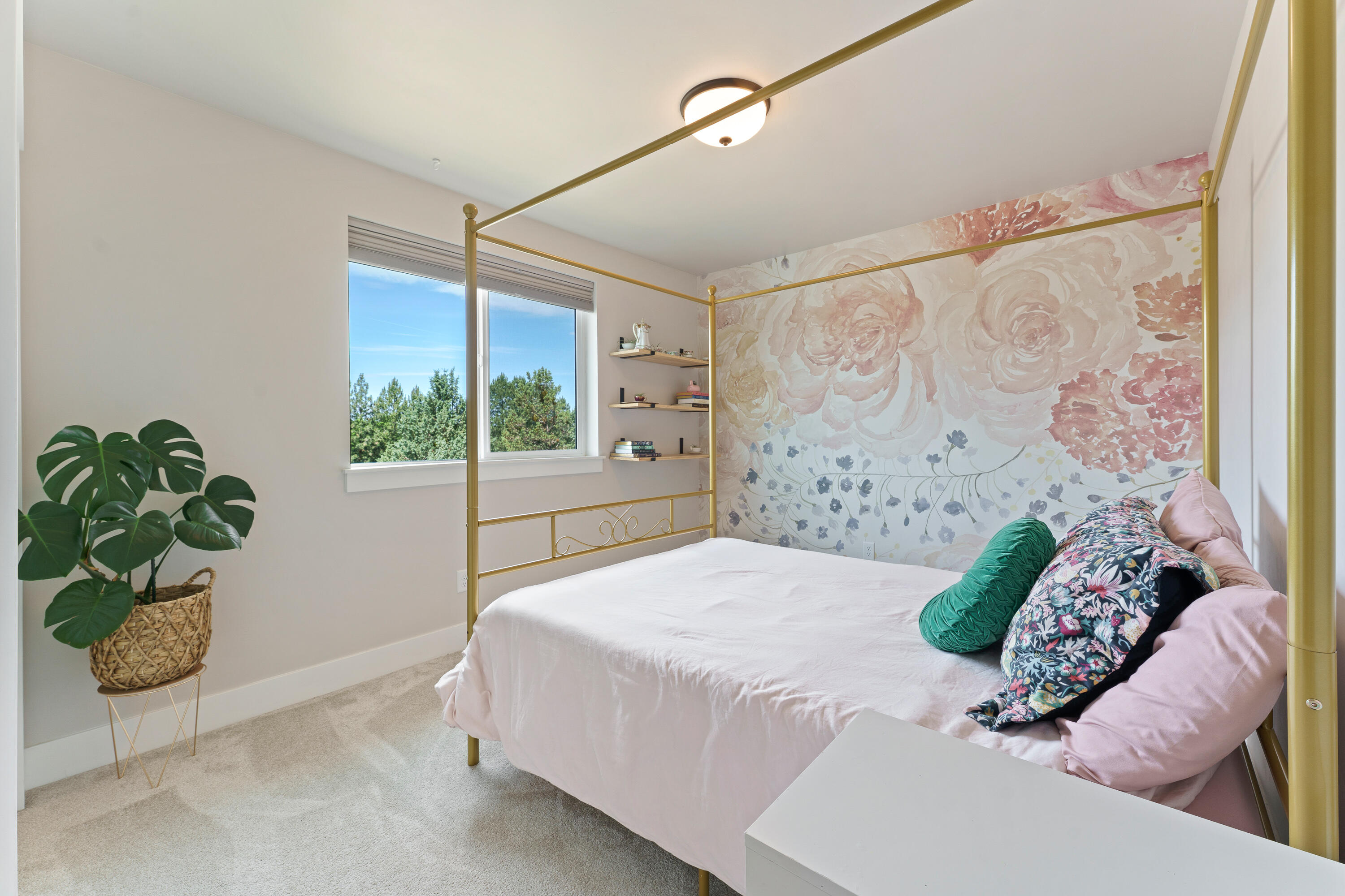 3771 NE Tellus Drive