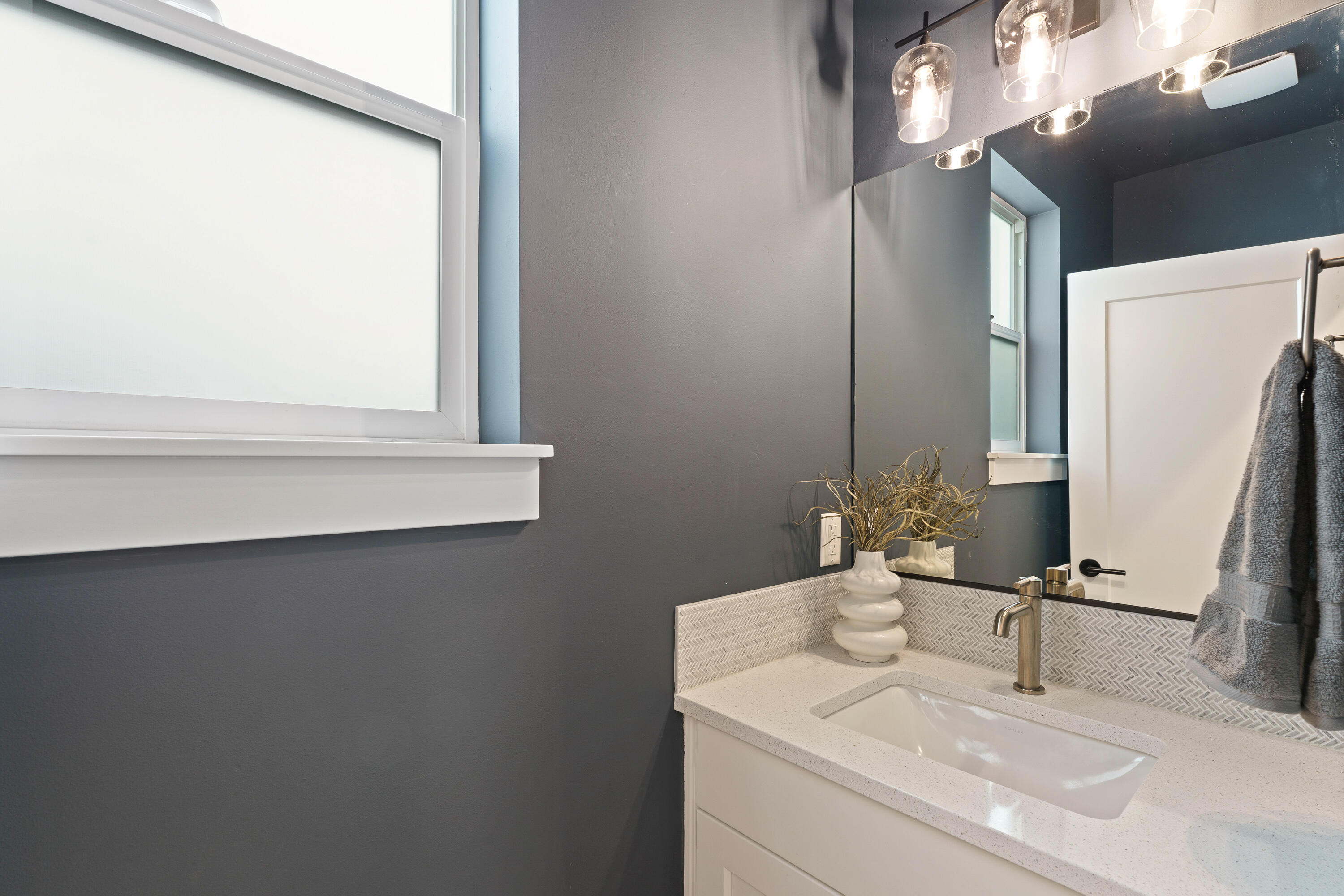 3771 NE Tellus Drive