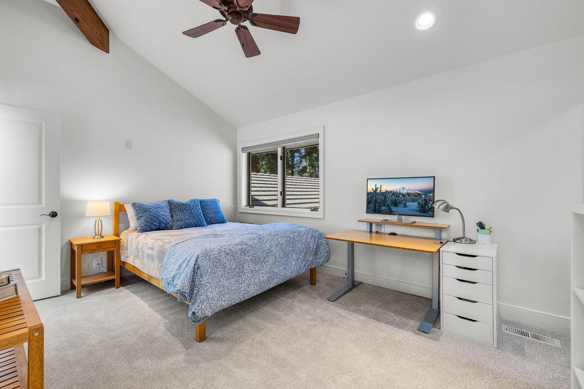 19558 Green Lakes Loop