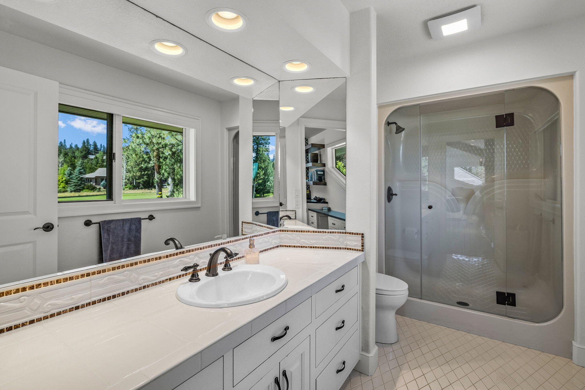 19558 Green Lakes Loop