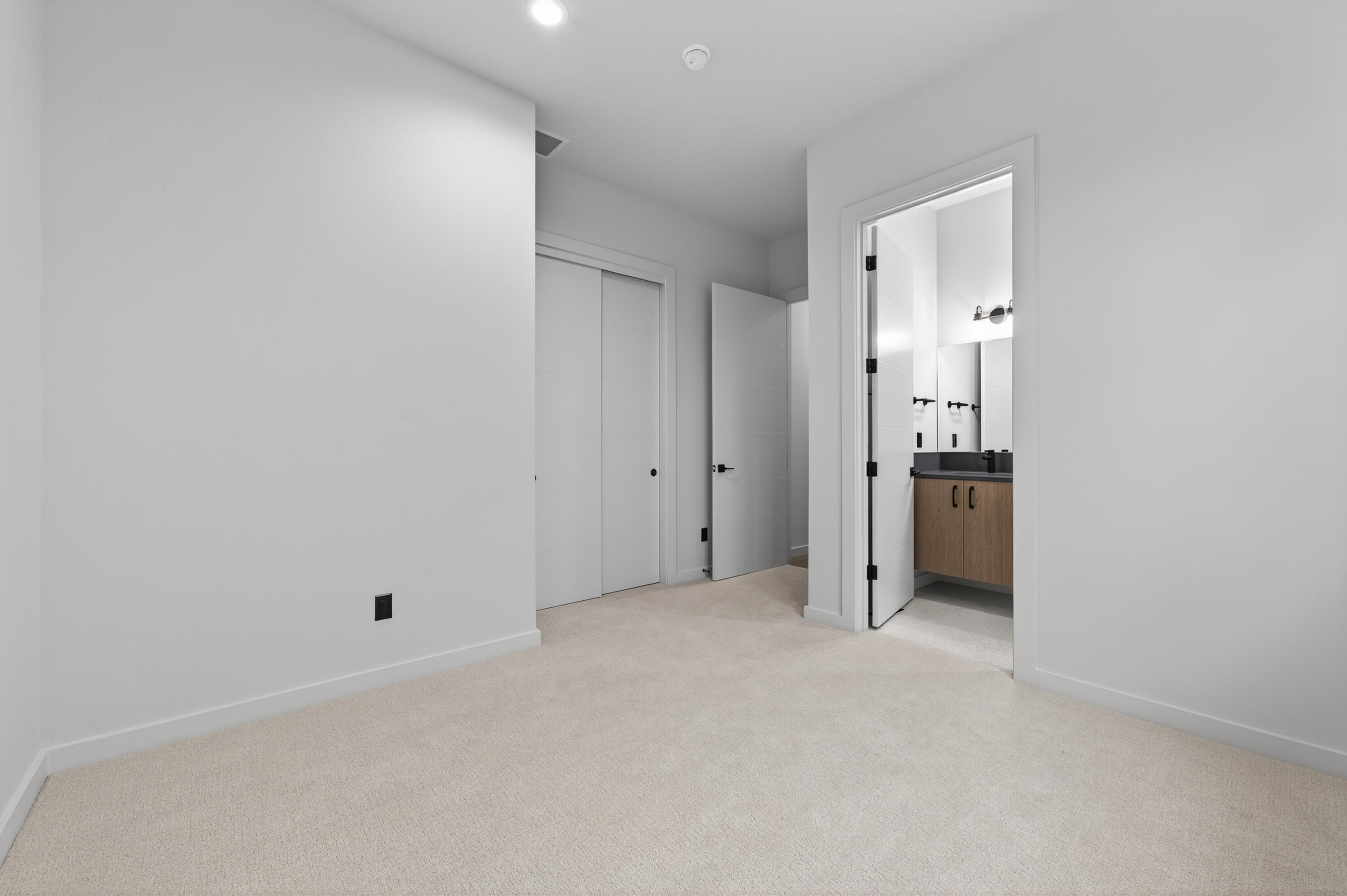 3444 NW Sullivan Avenue