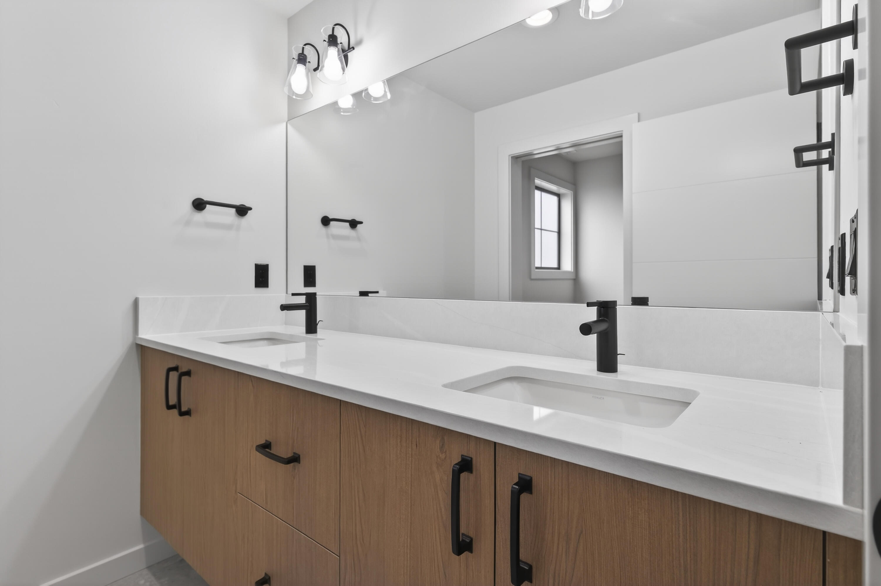 3444 NW Sullivan Avenue