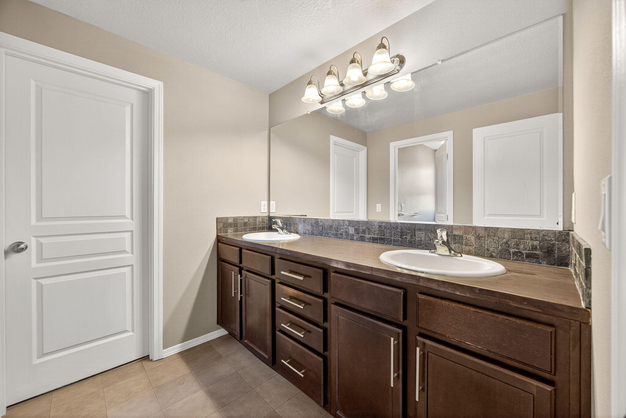 2283 Kingswood Drive