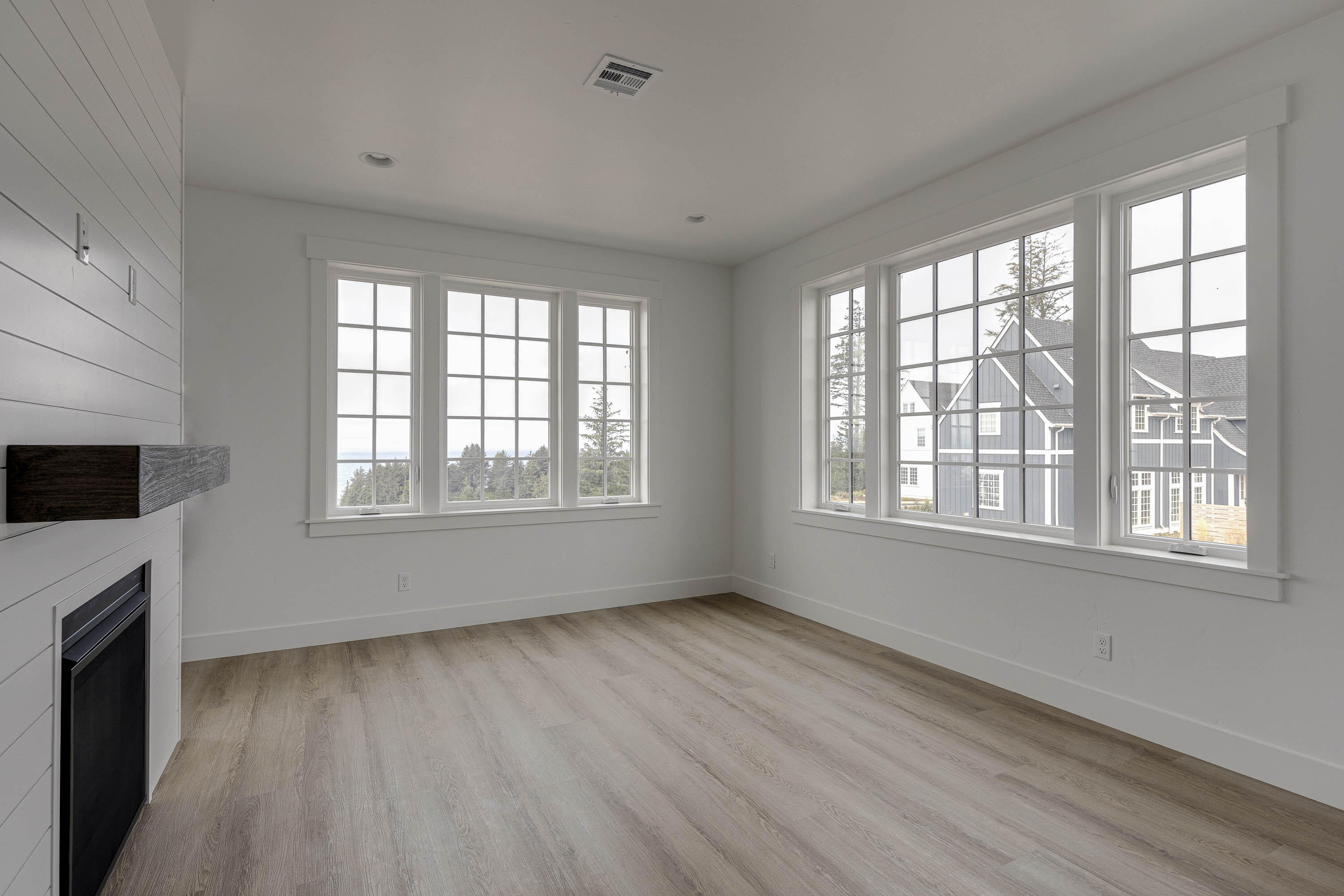 1128 NE Seascape Avenue, 9