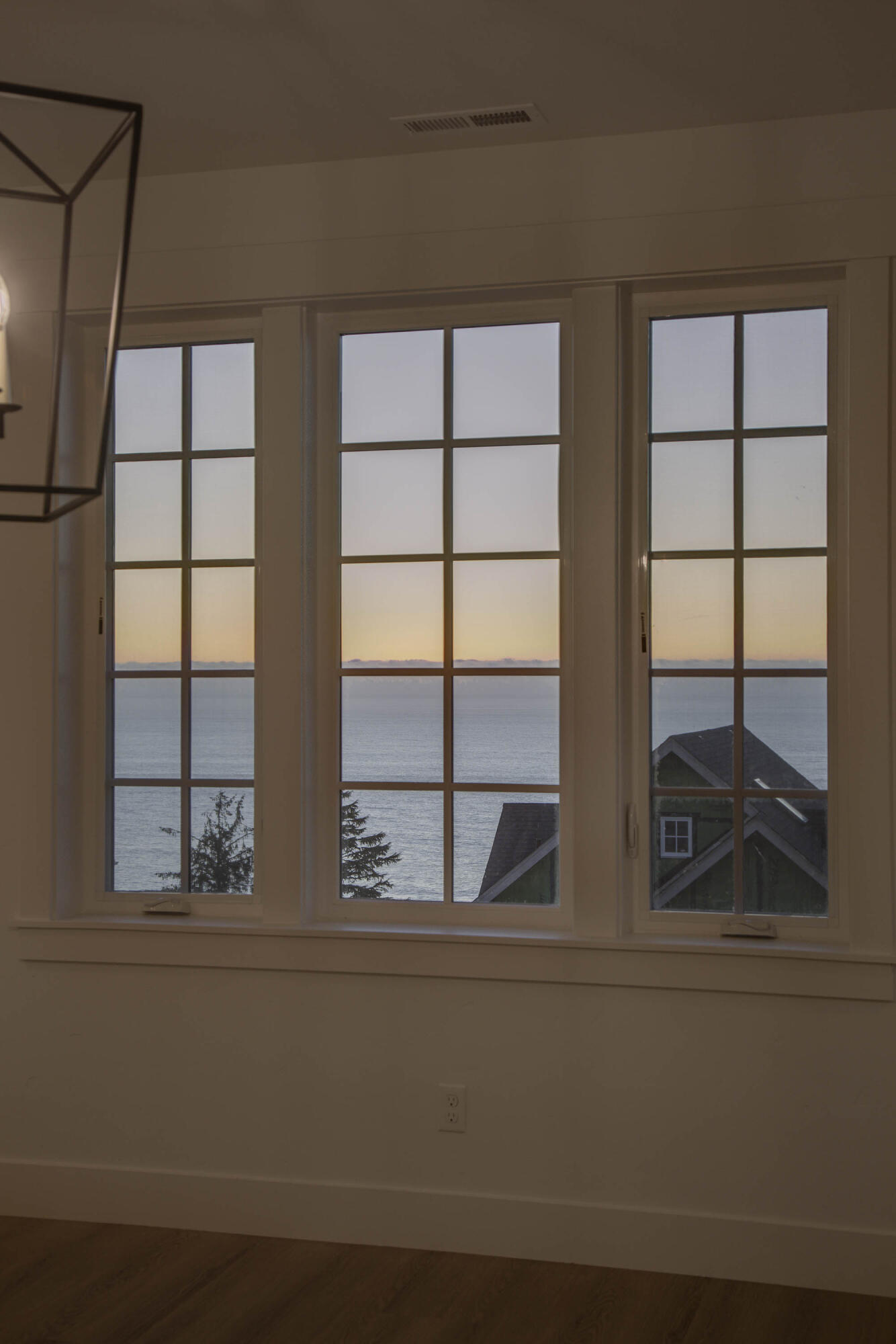 1128 NE Seascape Avenue, 9