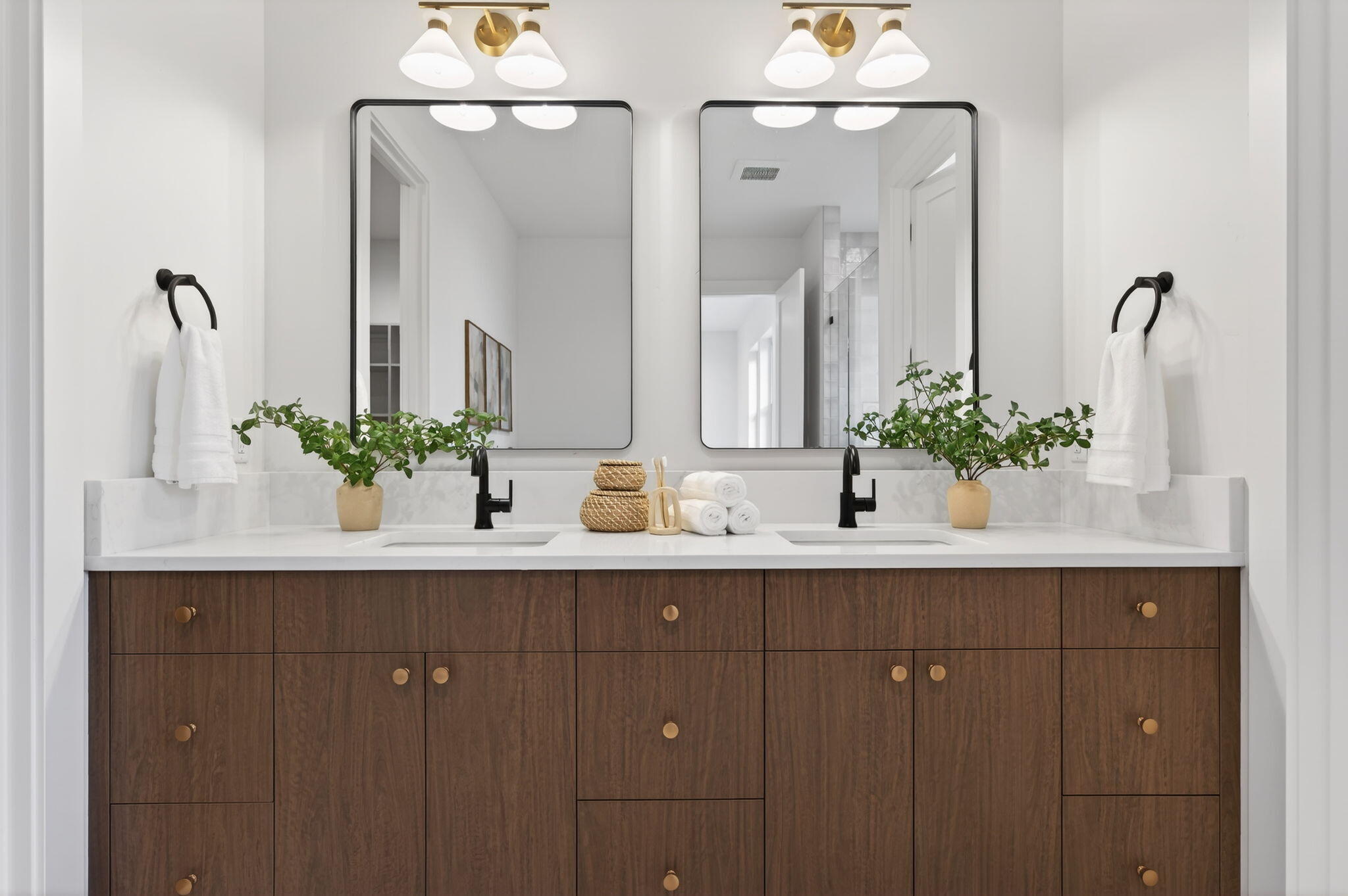 3329 NW Leavitt Lane