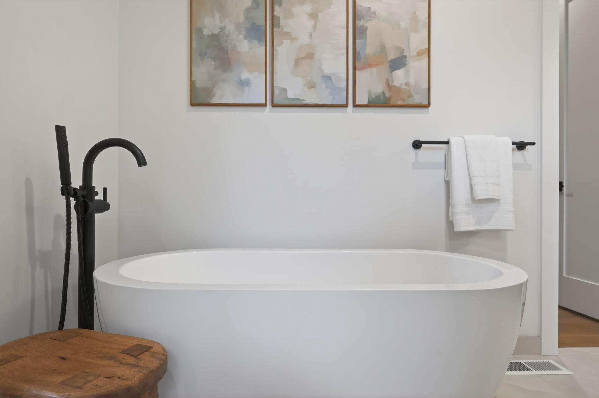 3329 NW Leavitt Lane