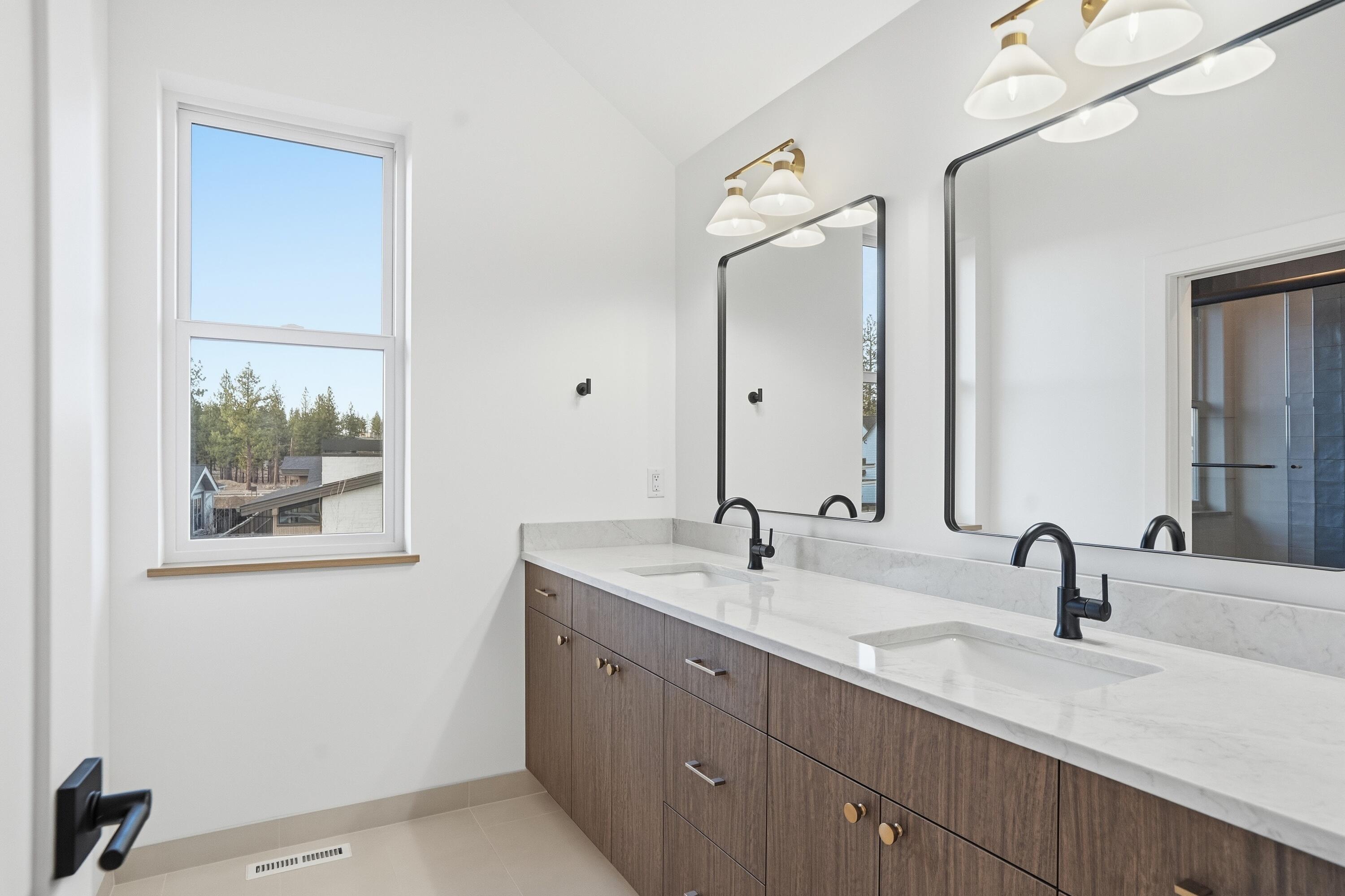 3329 NW Leavitt Lane