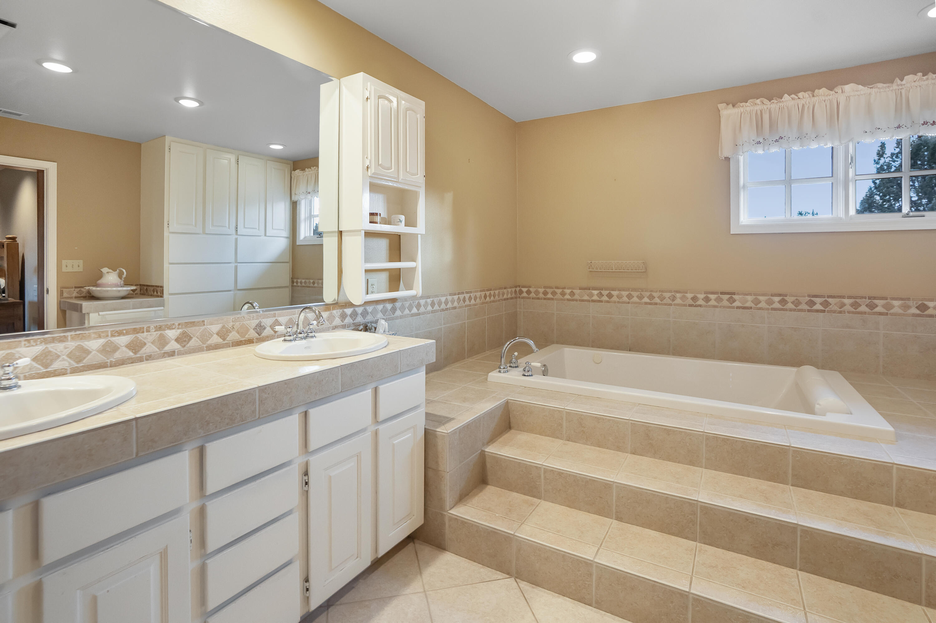 64742 Sylvan Loop