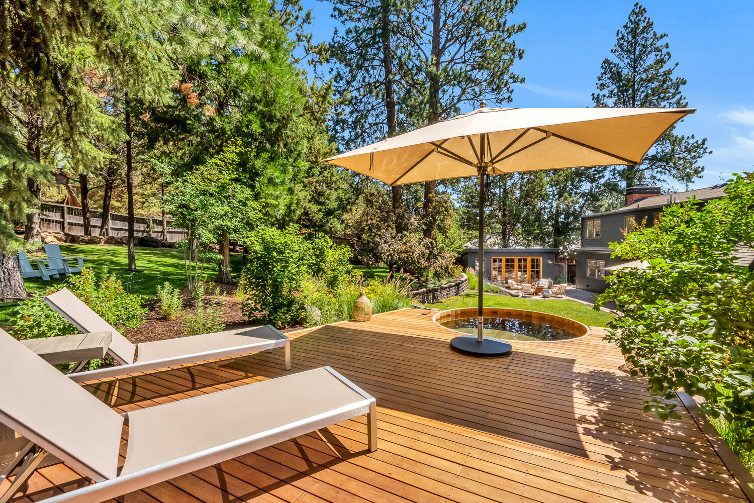 2256 NW Eastes Street