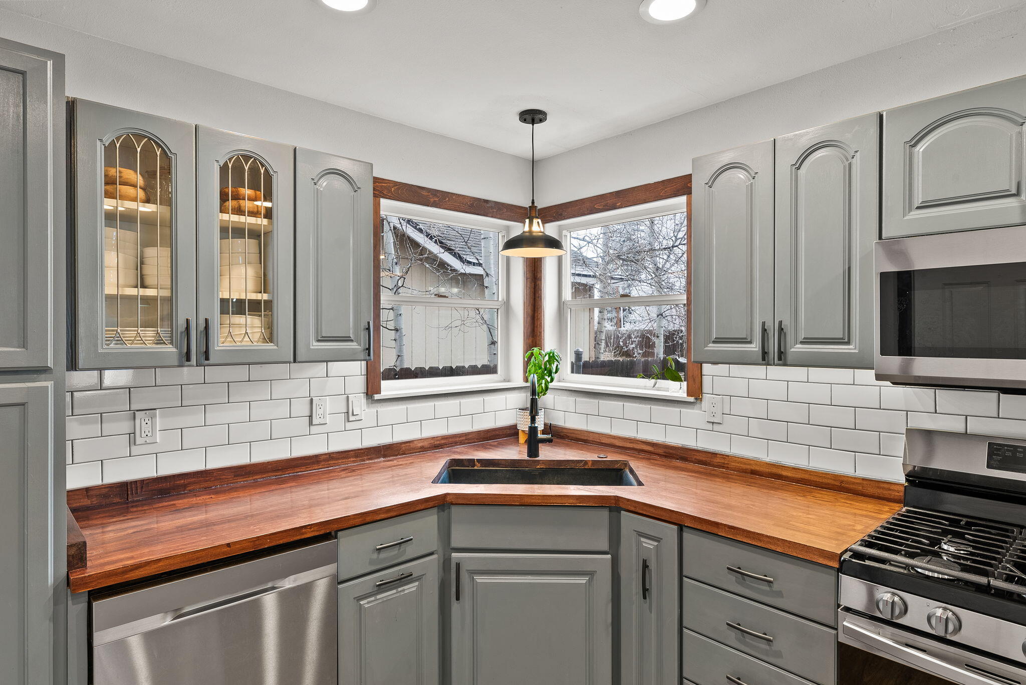 21387 Starling Drive