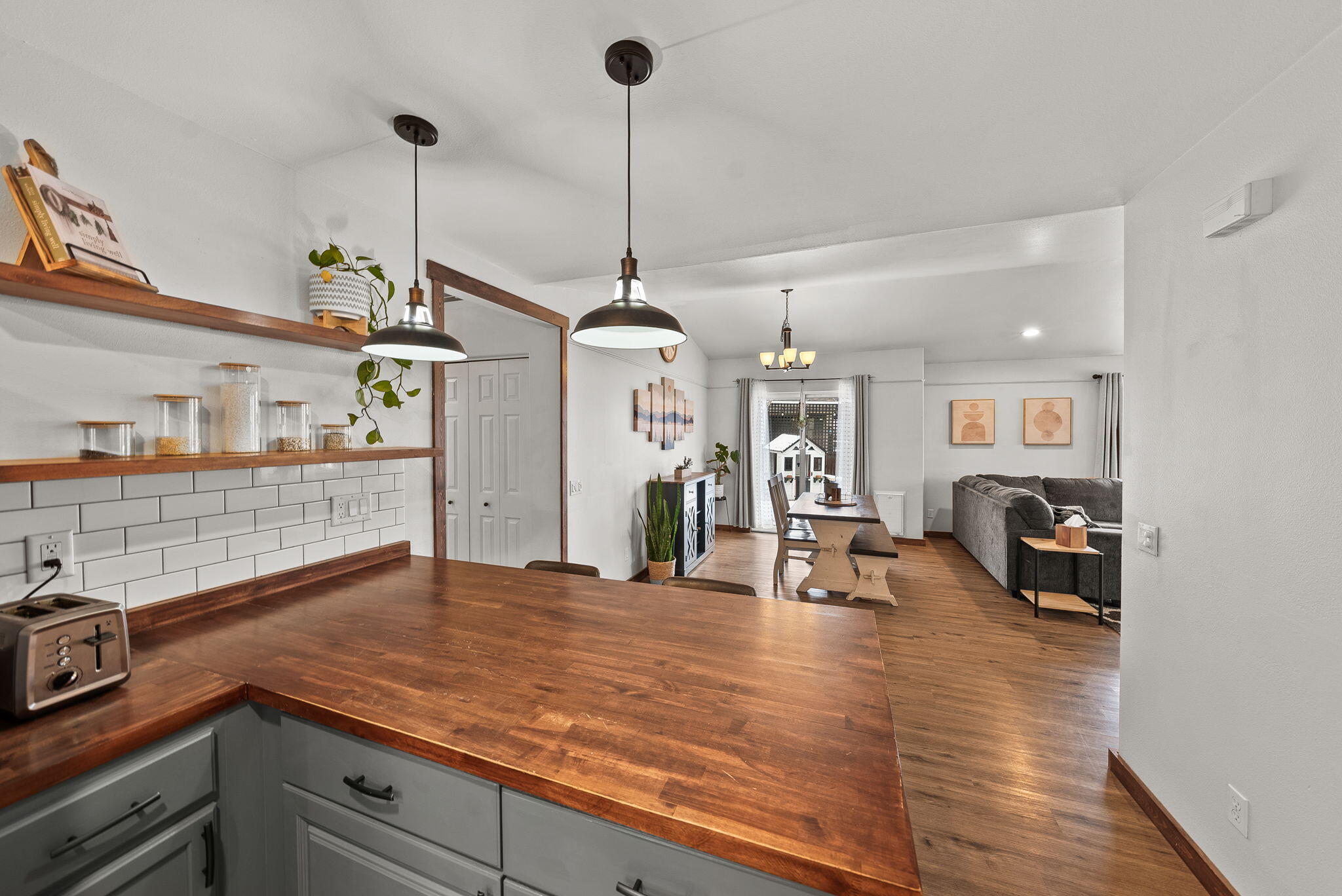 21387 Starling Drive