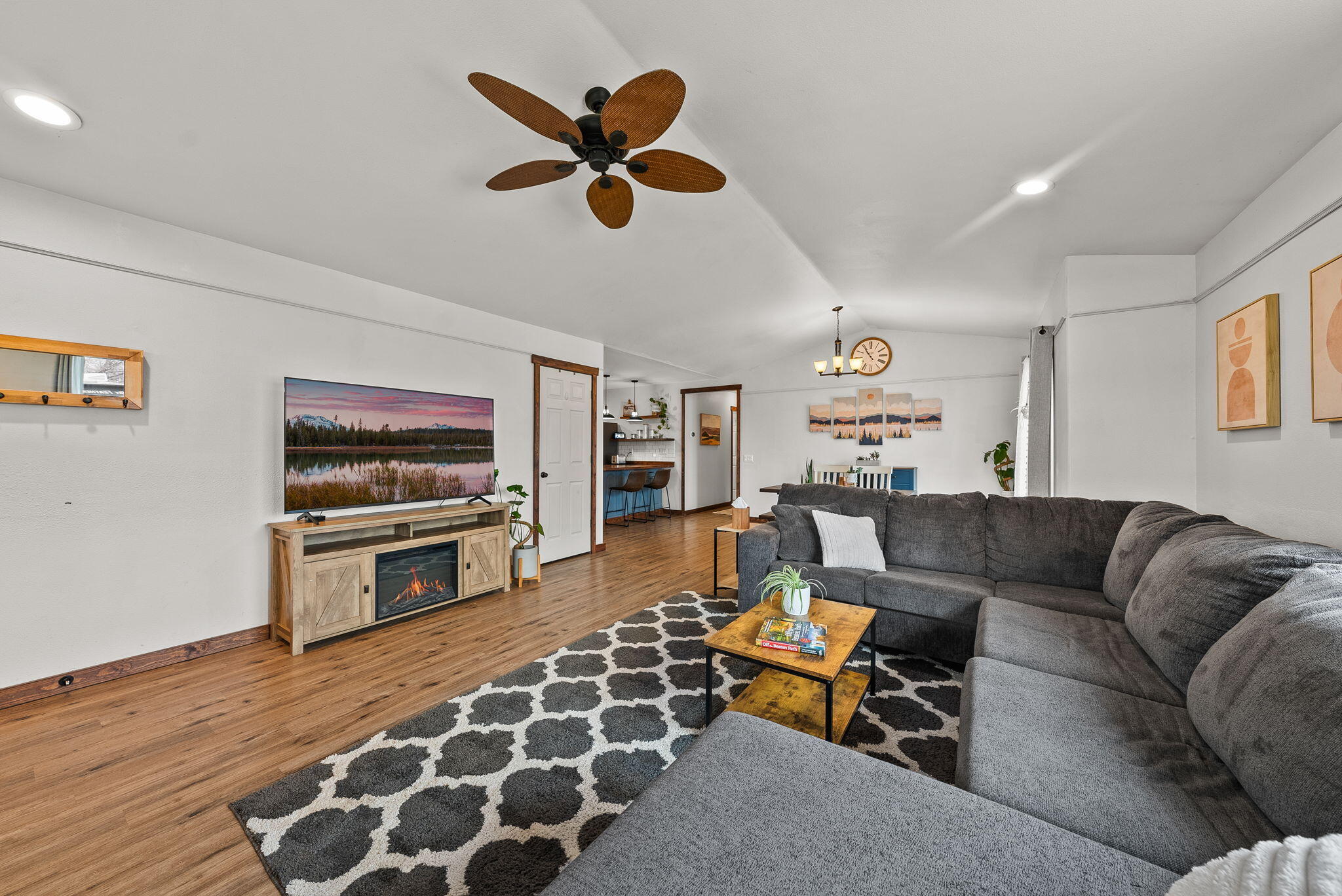 21387 Starling Drive