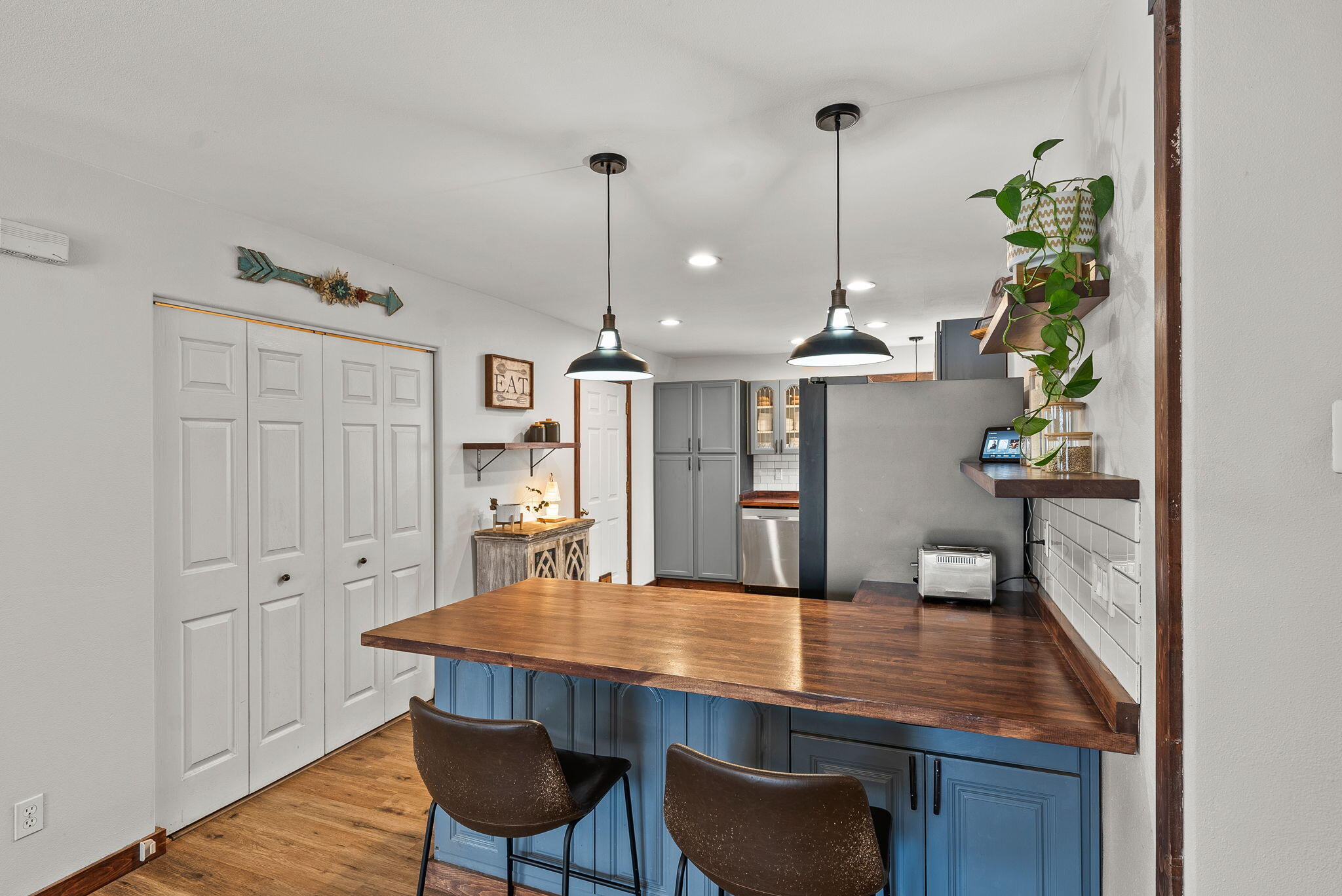 21387 Starling Drive