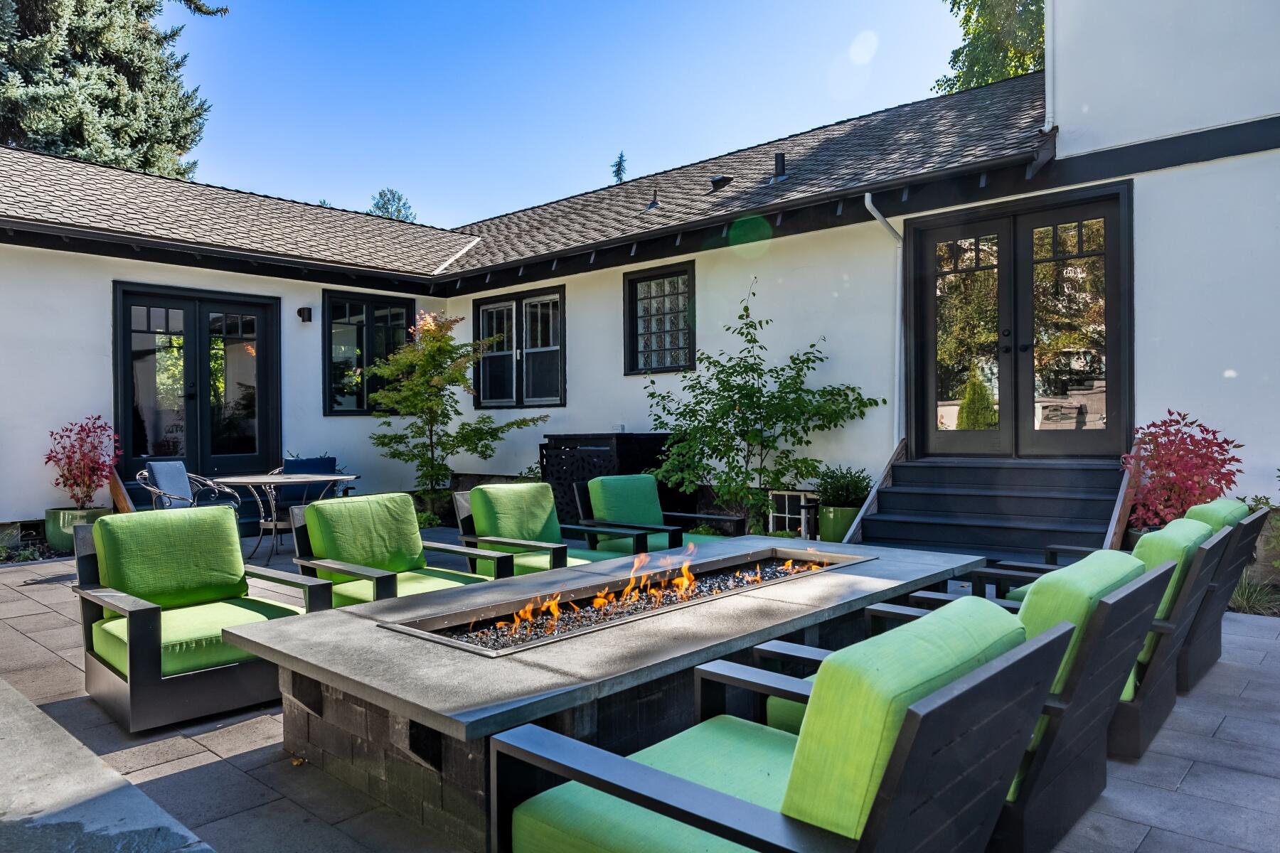 605 NW Congress Street