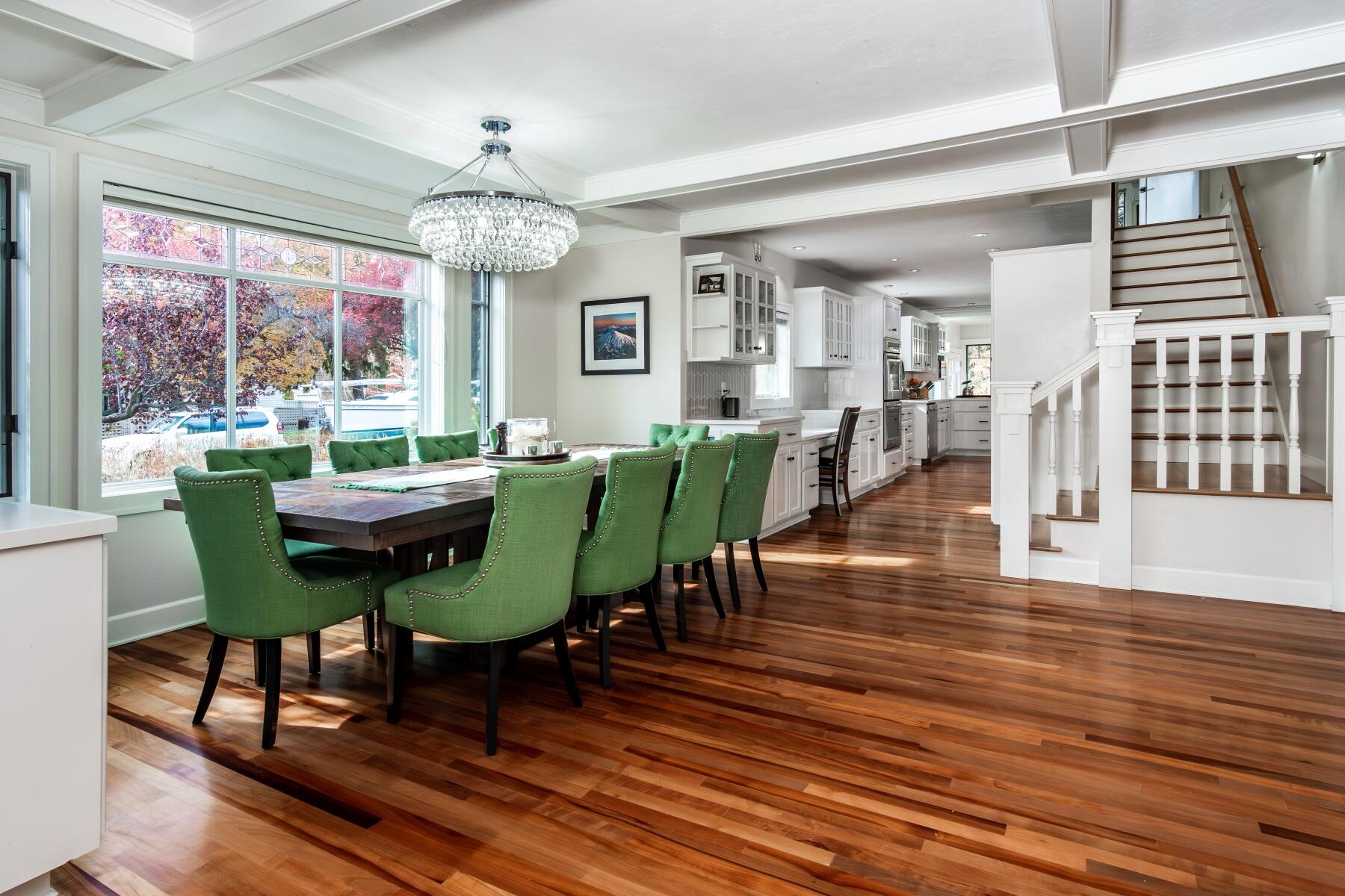 605 NW Congress Street