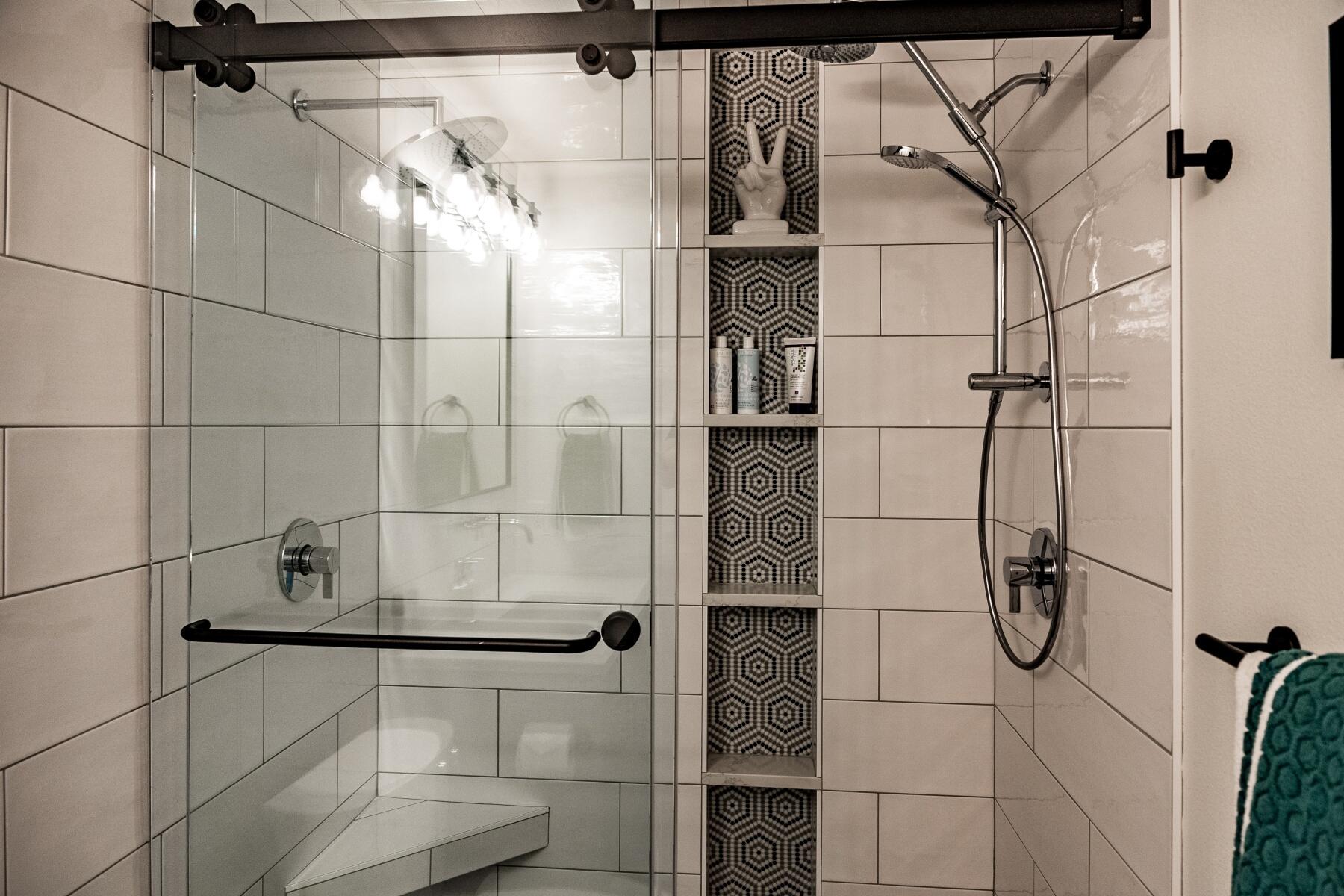 605 NW Congress Street